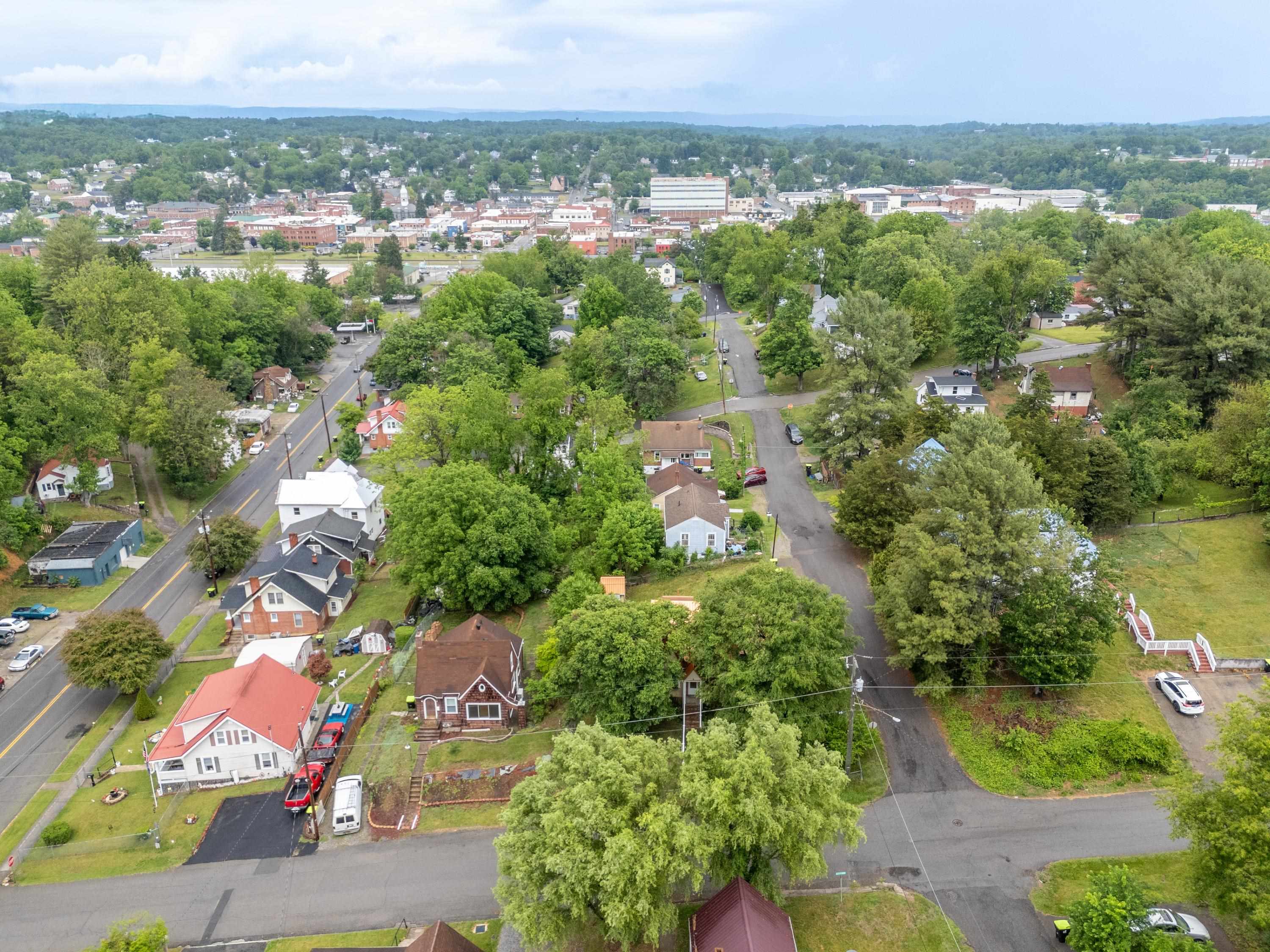 15 4th Street SE Pulaski VA 24301