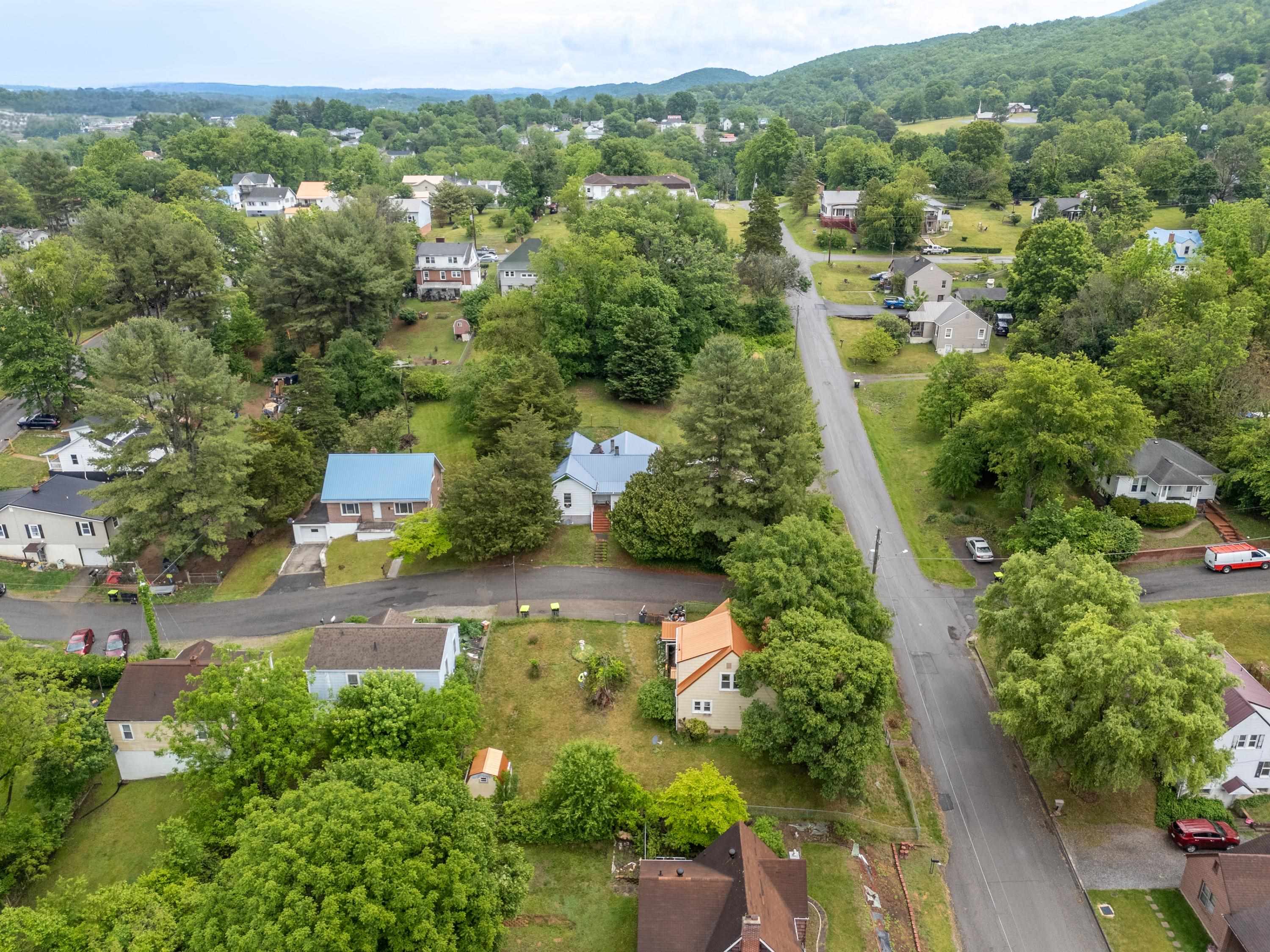 15 4th Street SE Pulaski VA 24301