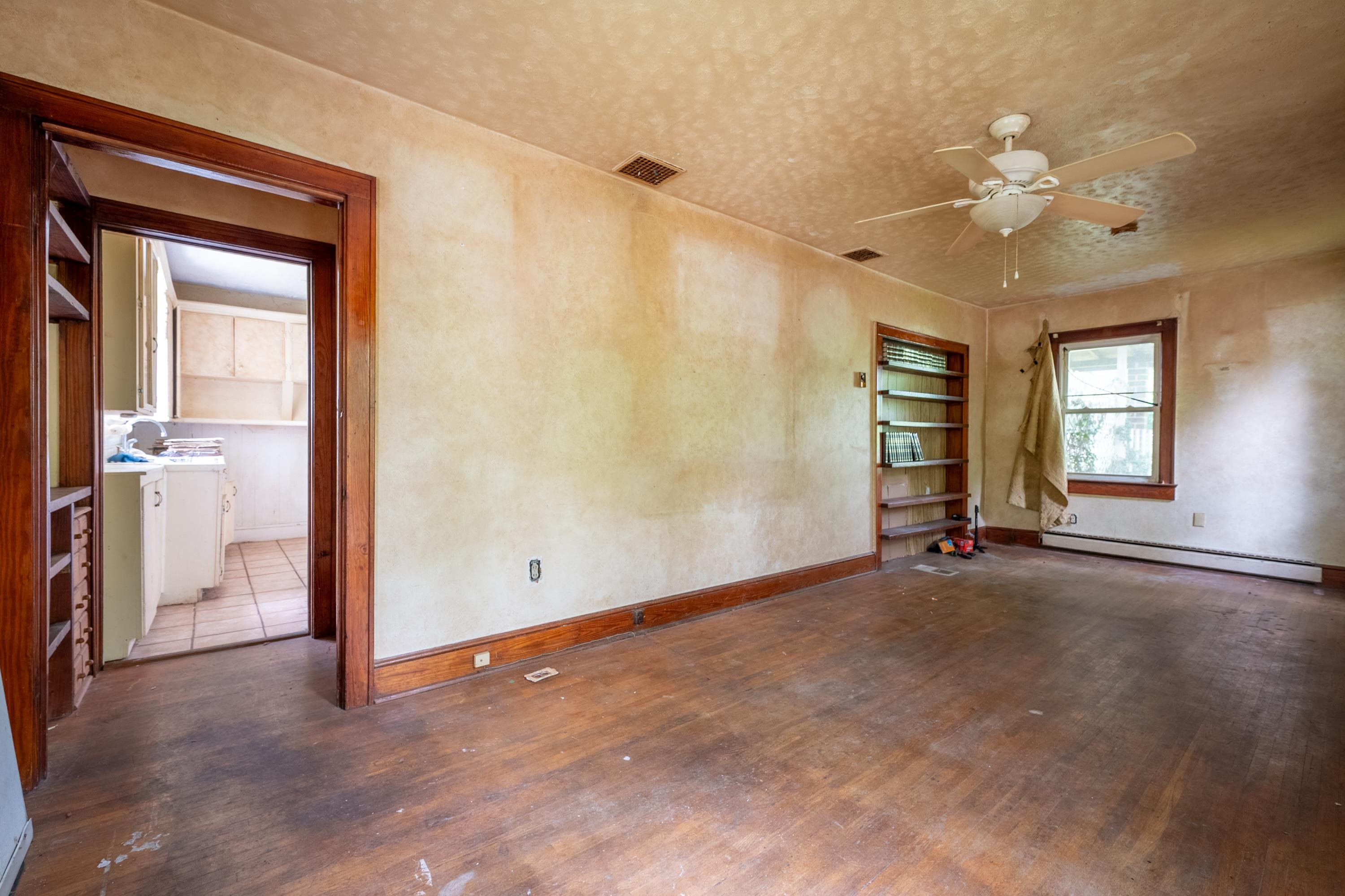 15 4th Street SE Pulaski VA 24301