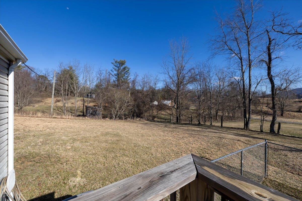 4993 Pearl Street Pulaski VA 24301