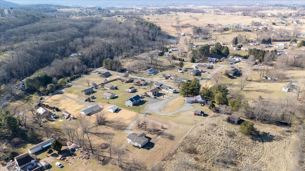 4993 Pearl Street Pulaski VA 24301