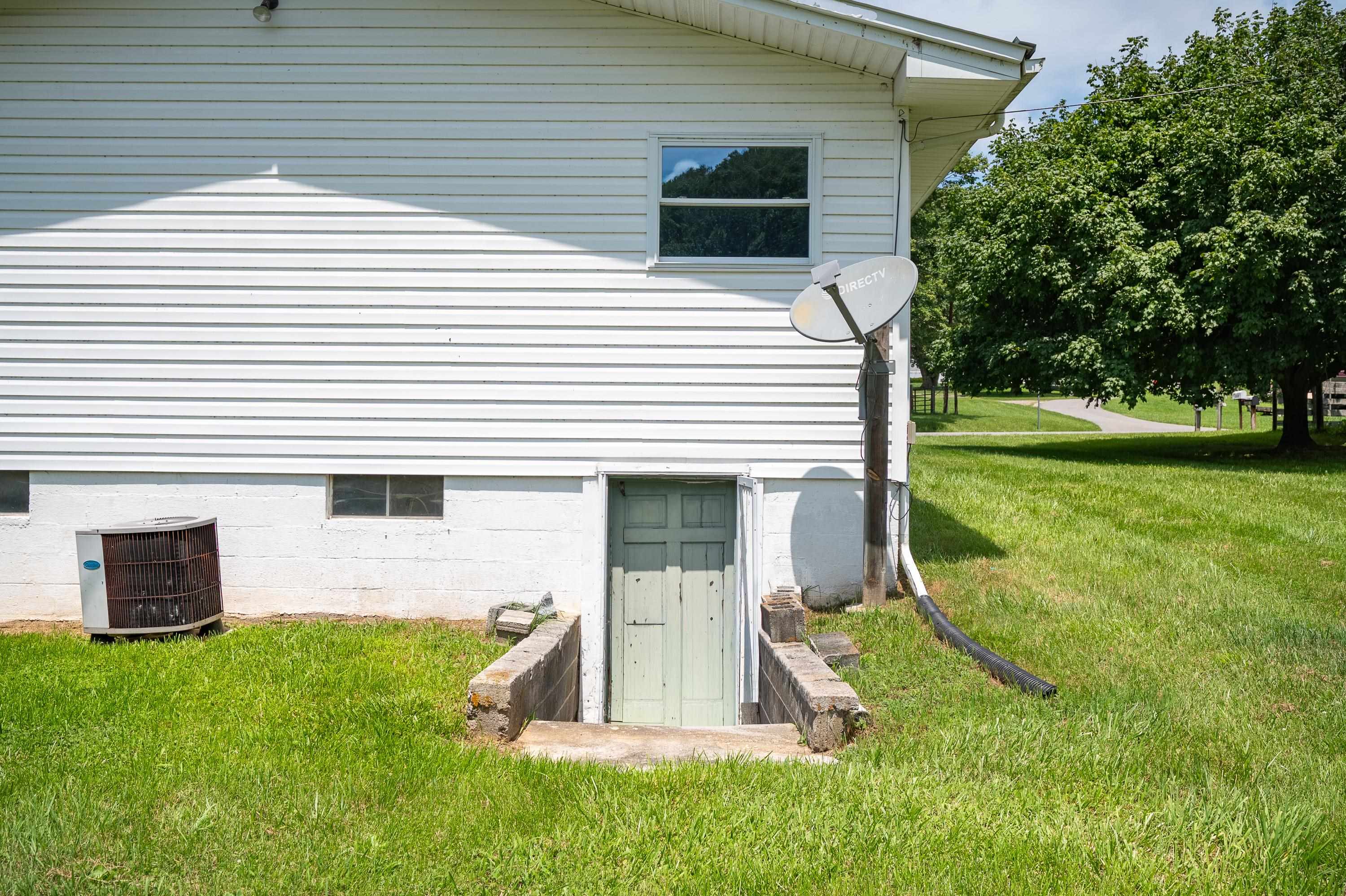 9656 E Blue Grass Trail Bland VA 24315