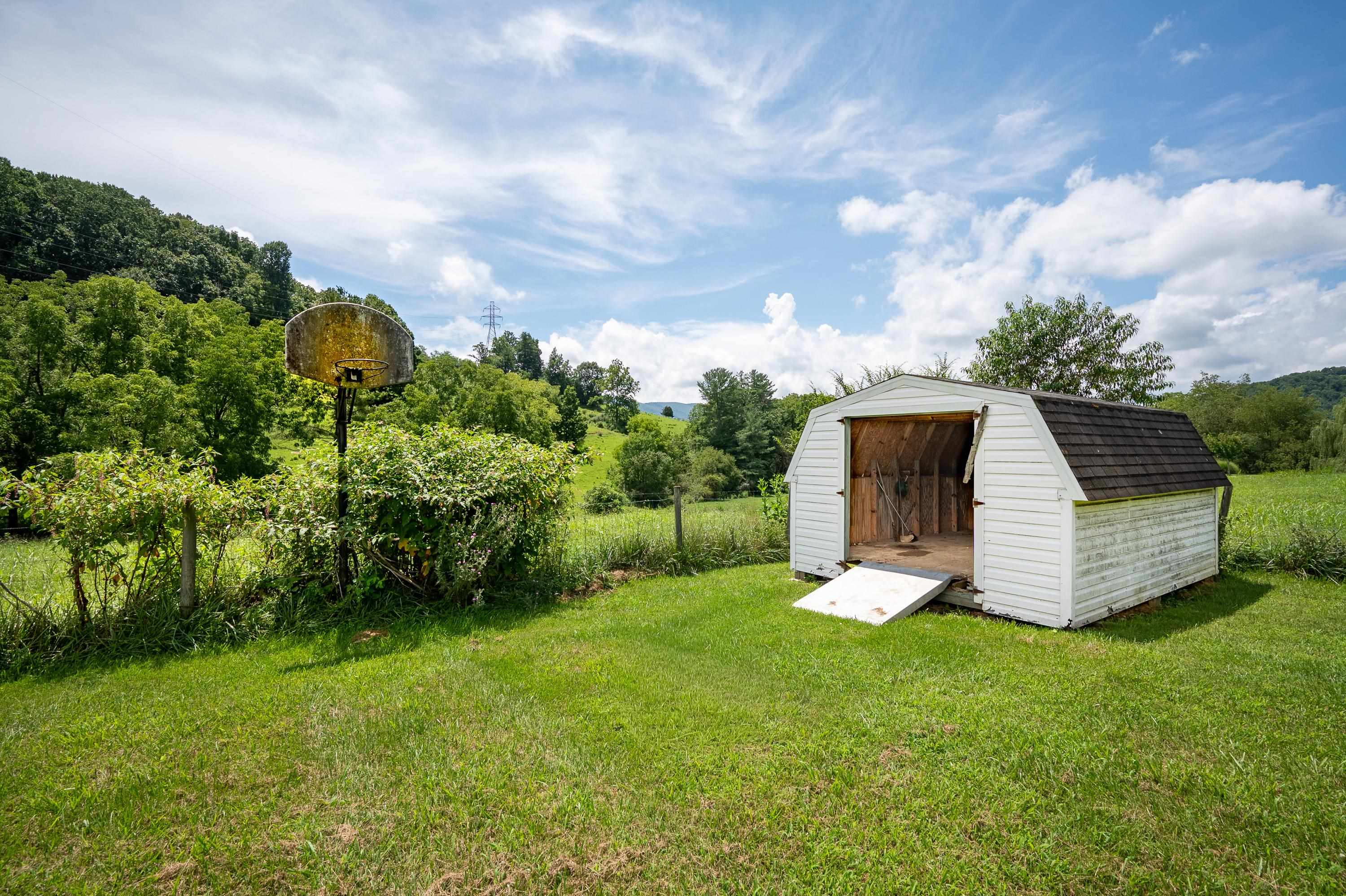 9656 E Blue Grass Trail Bland VA 24315