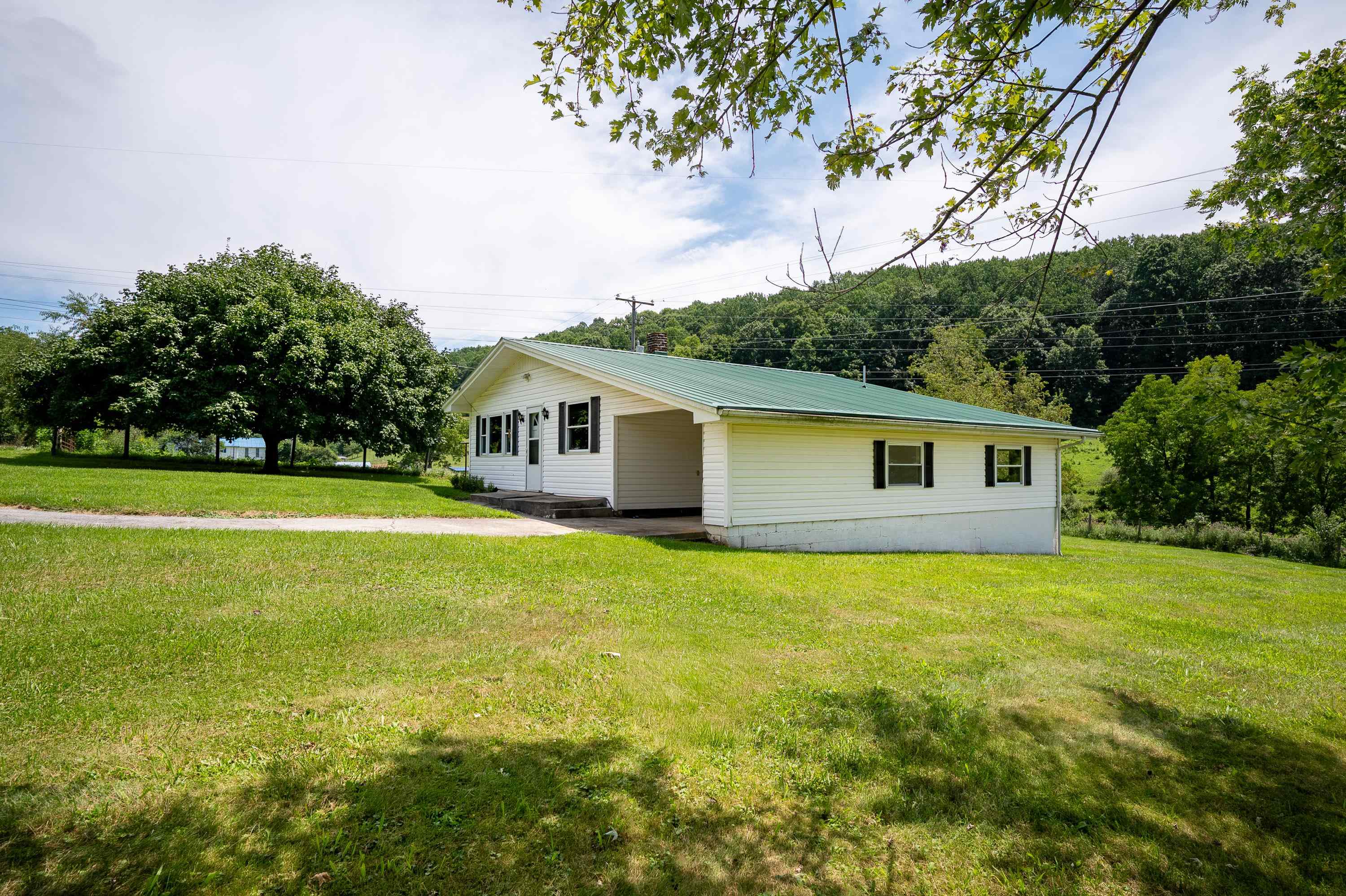 9656 E Blue Grass Trail Bland VA 24315