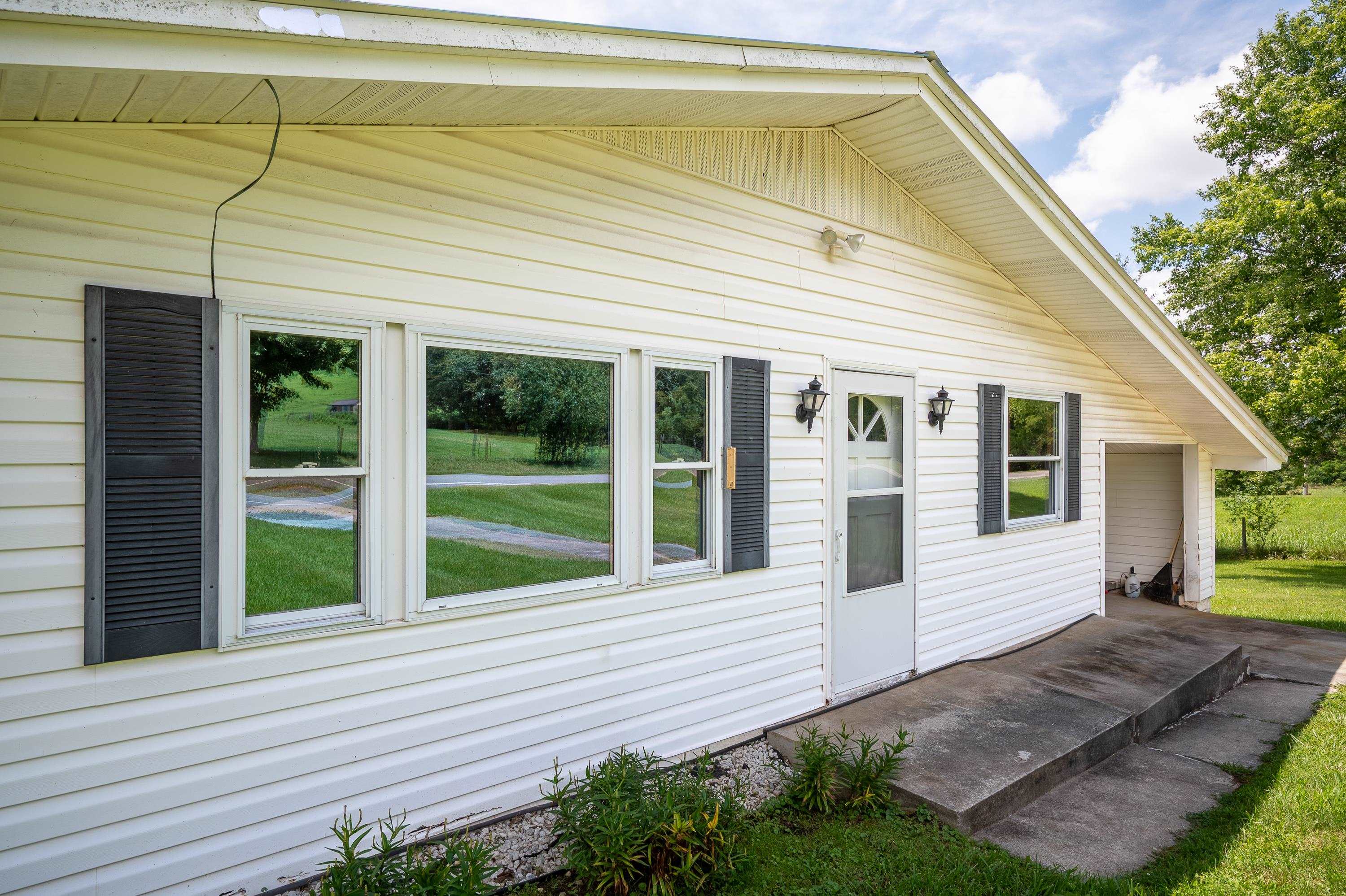 9656 E Blue Grass Trail Bland VA 24315