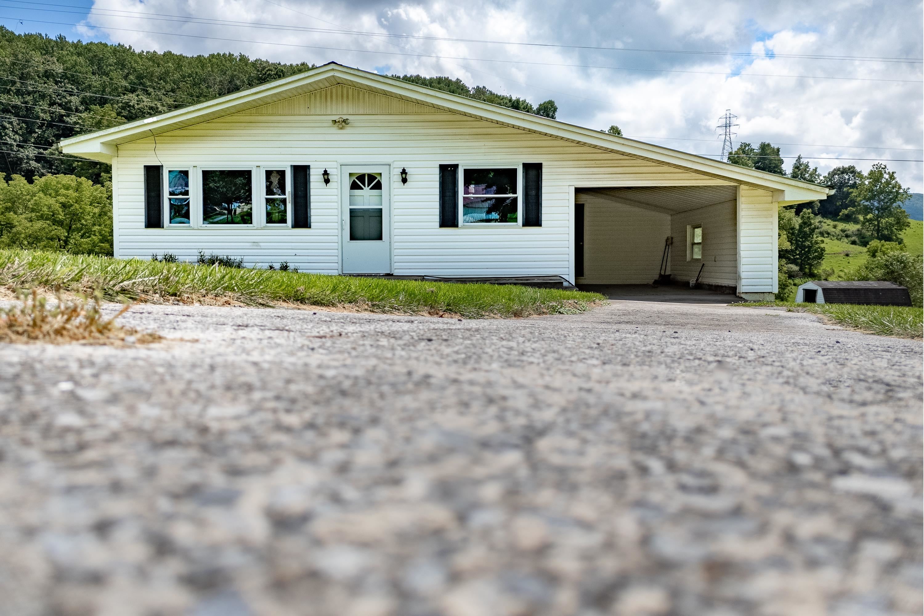 9656 E Blue Grass Trail Bland VA 24315