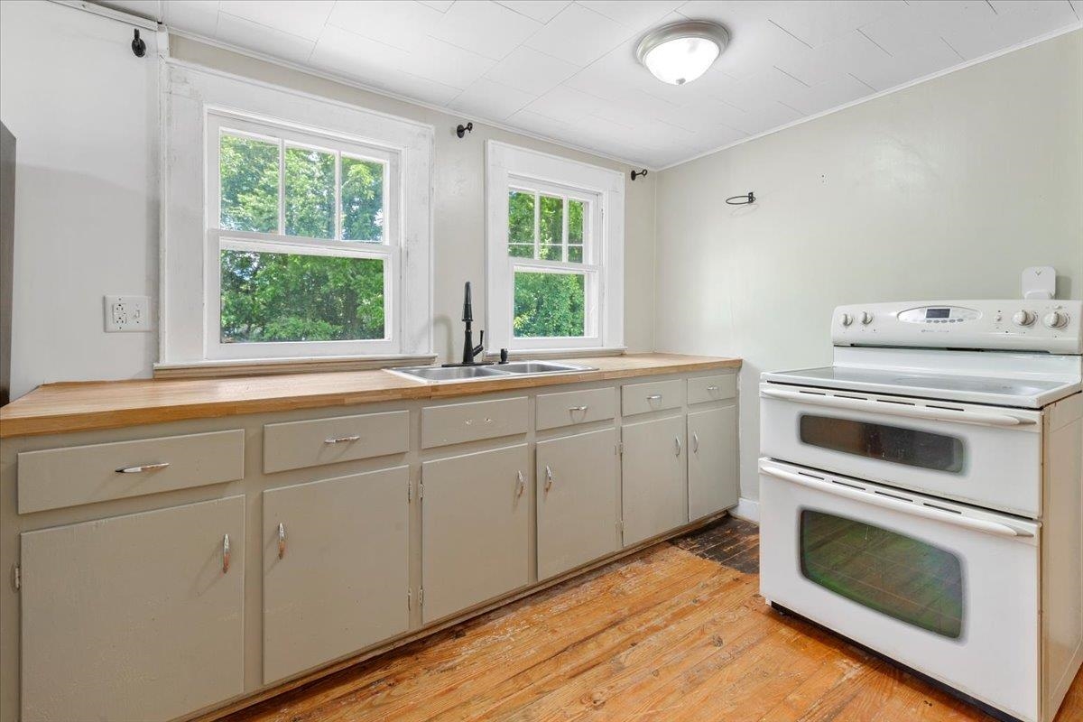 310 Ivanhoe Road Max Meadows VA 24360