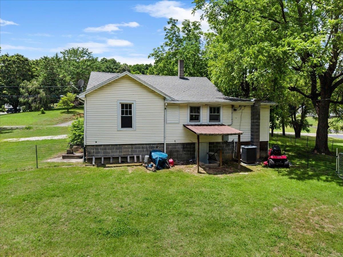 310 Ivanhoe Road Max Meadows VA 24360