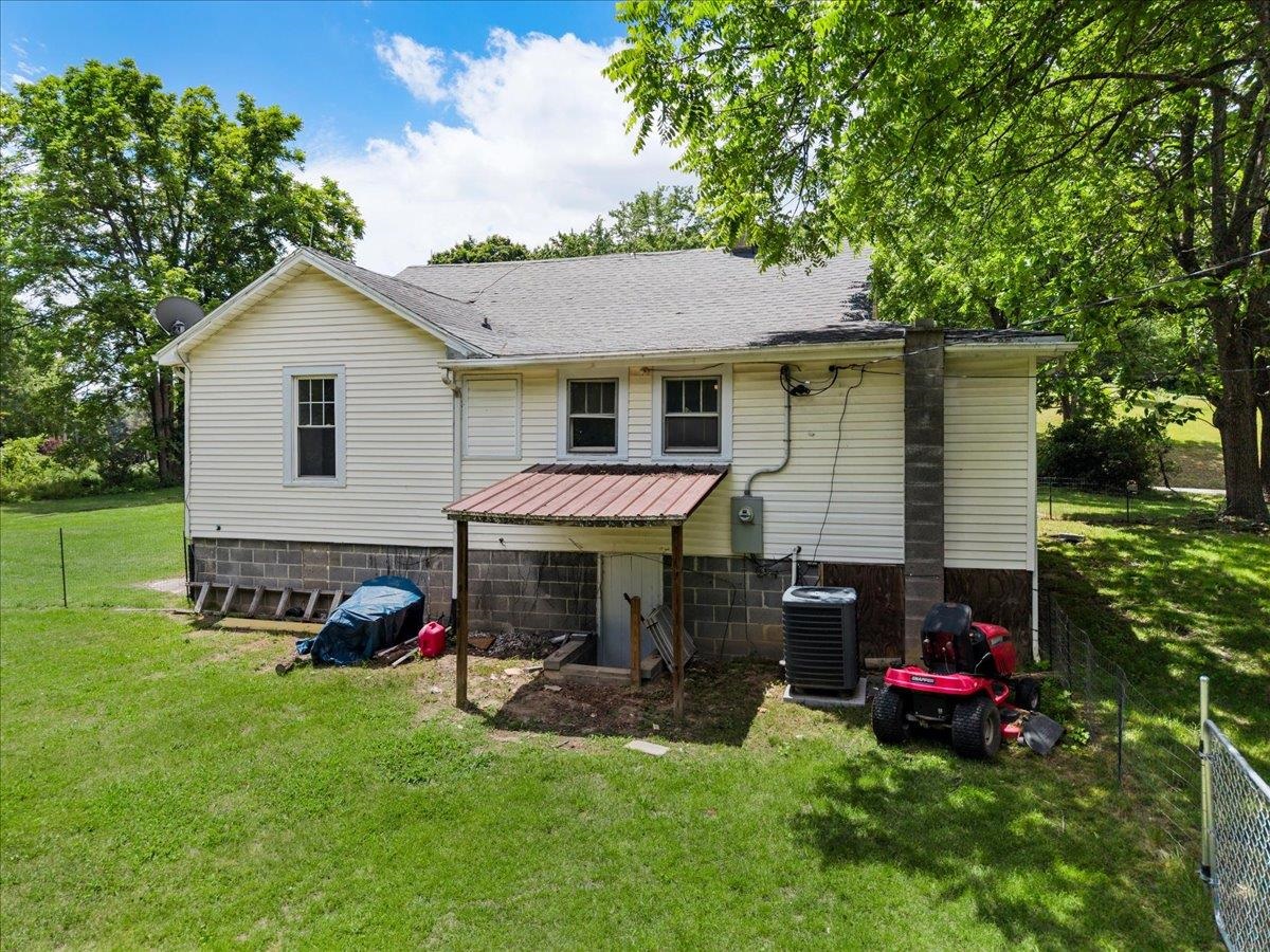 310 Ivanhoe Road Max Meadows VA 24360