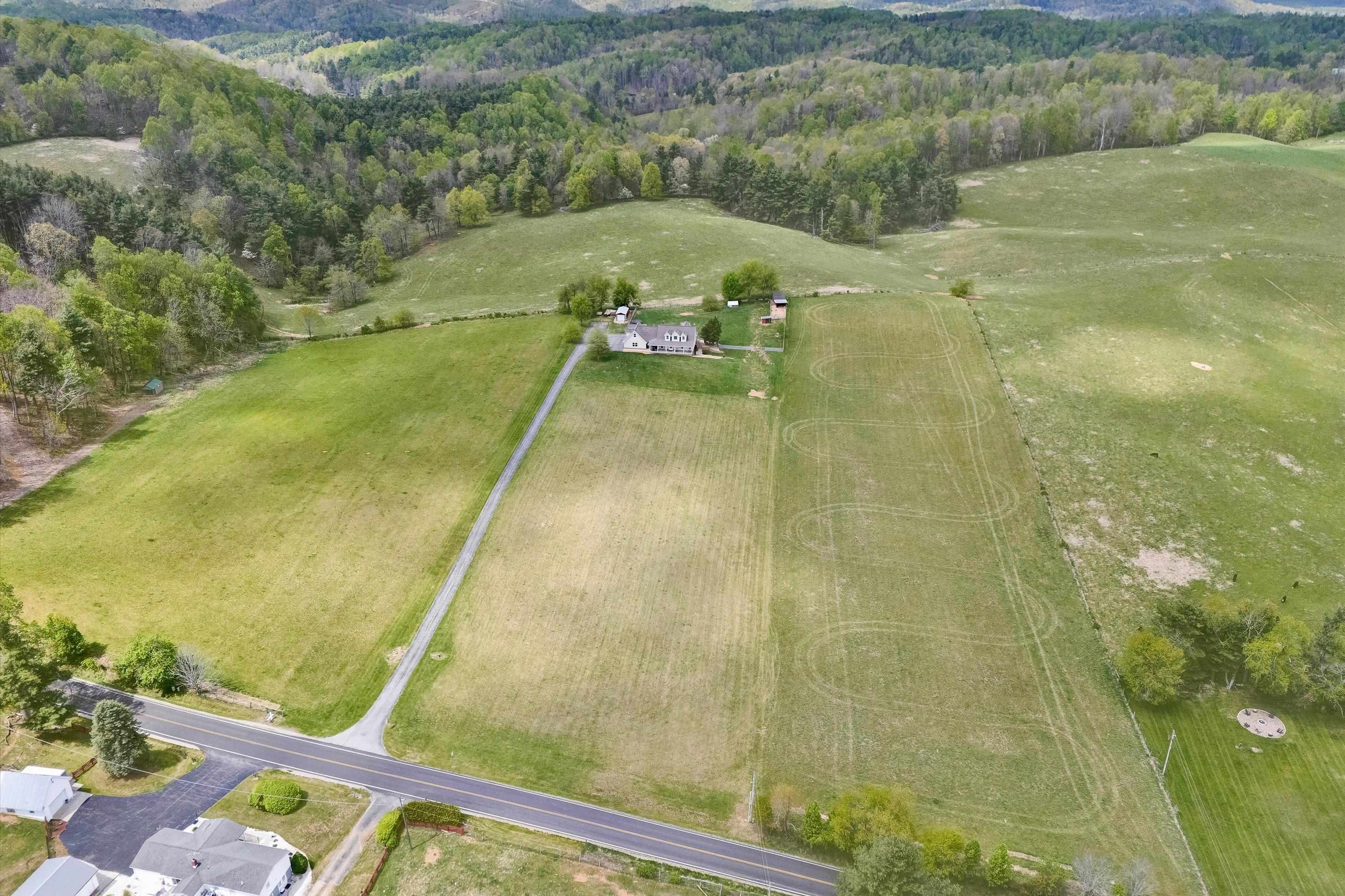 1757 Daniels Run Road NE Check VA 24072