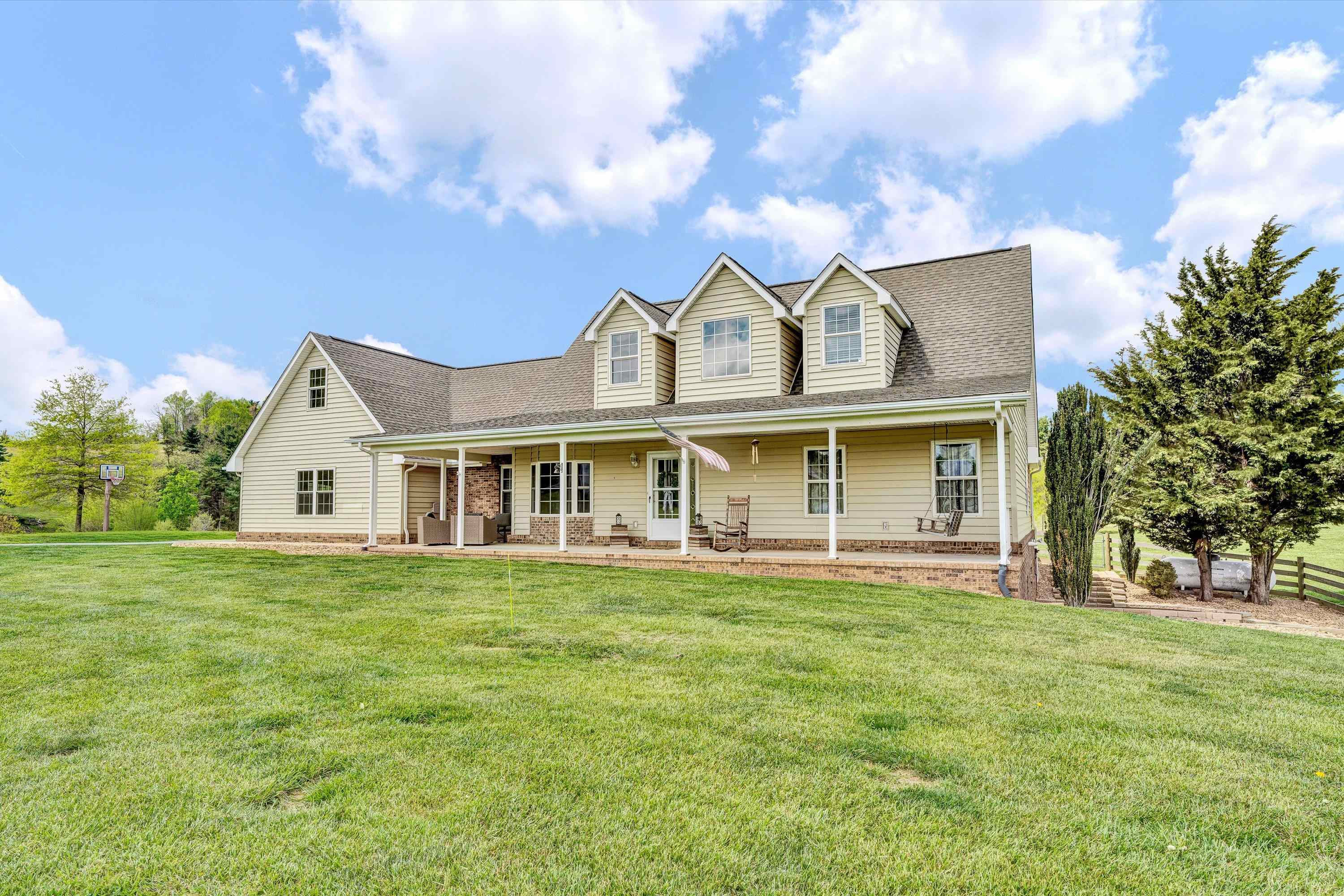 1757 Daniels Run Road NE Check VA 24072
