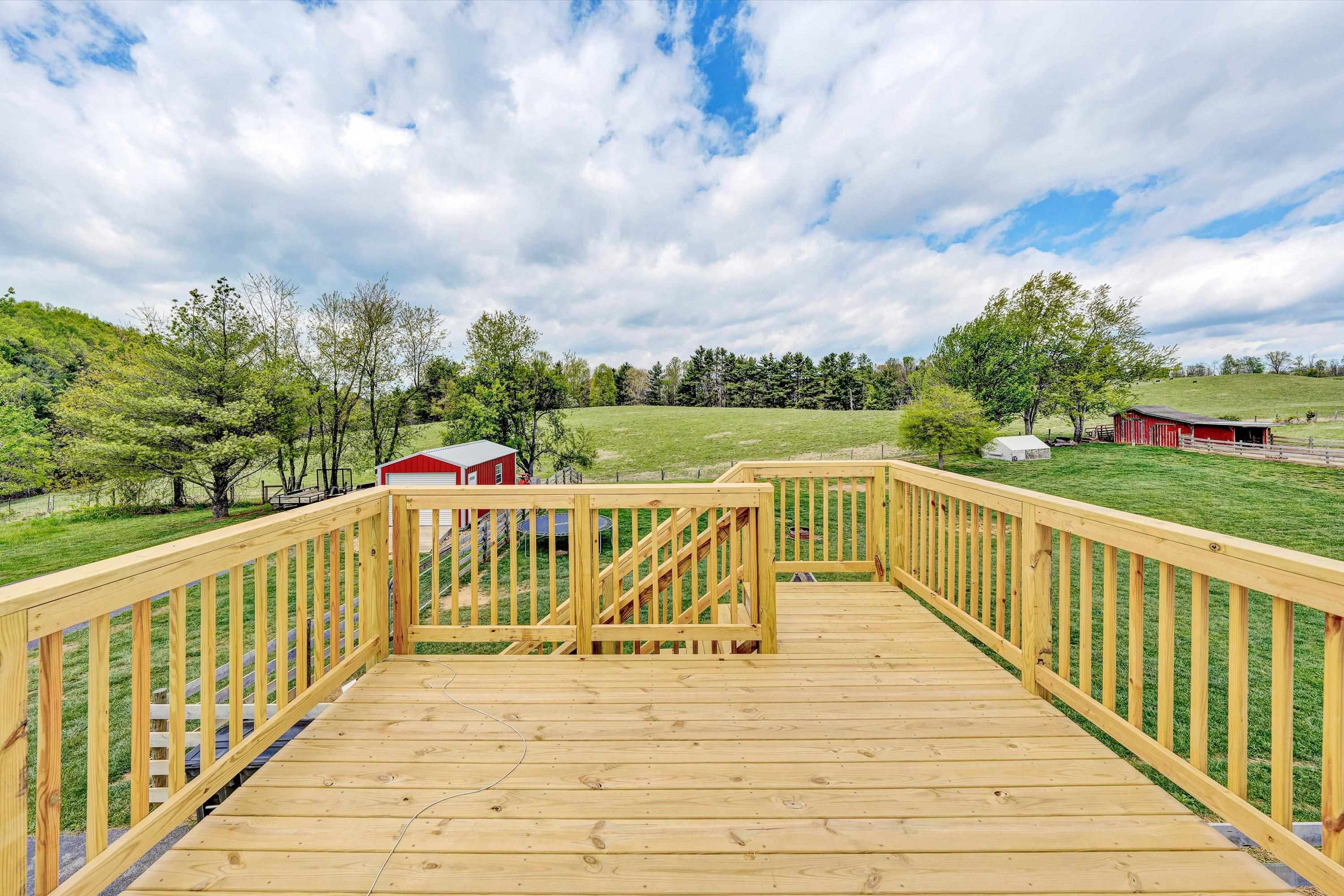 1757 Daniels Run Road NE Check VA 24072