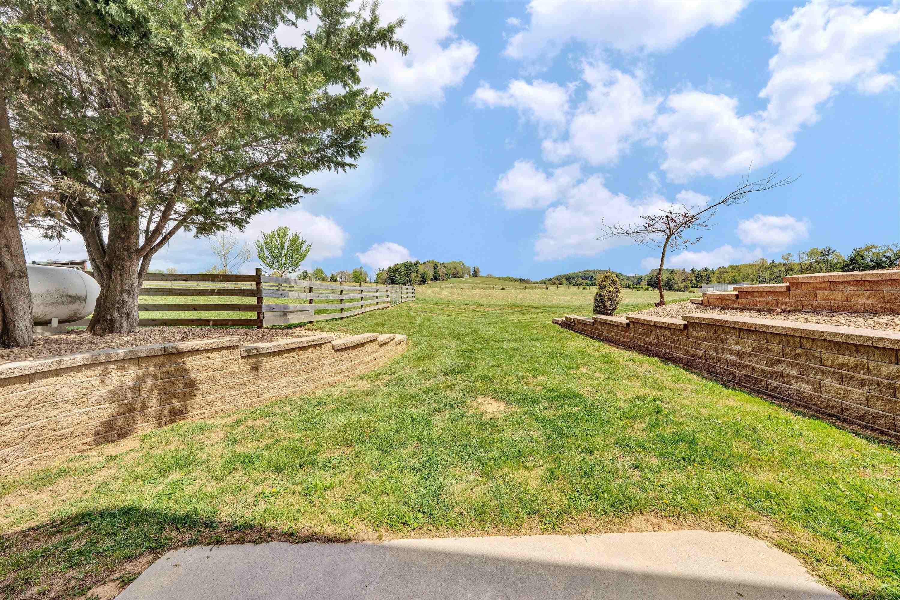 1757 Daniels Run Road NE Check VA 24072