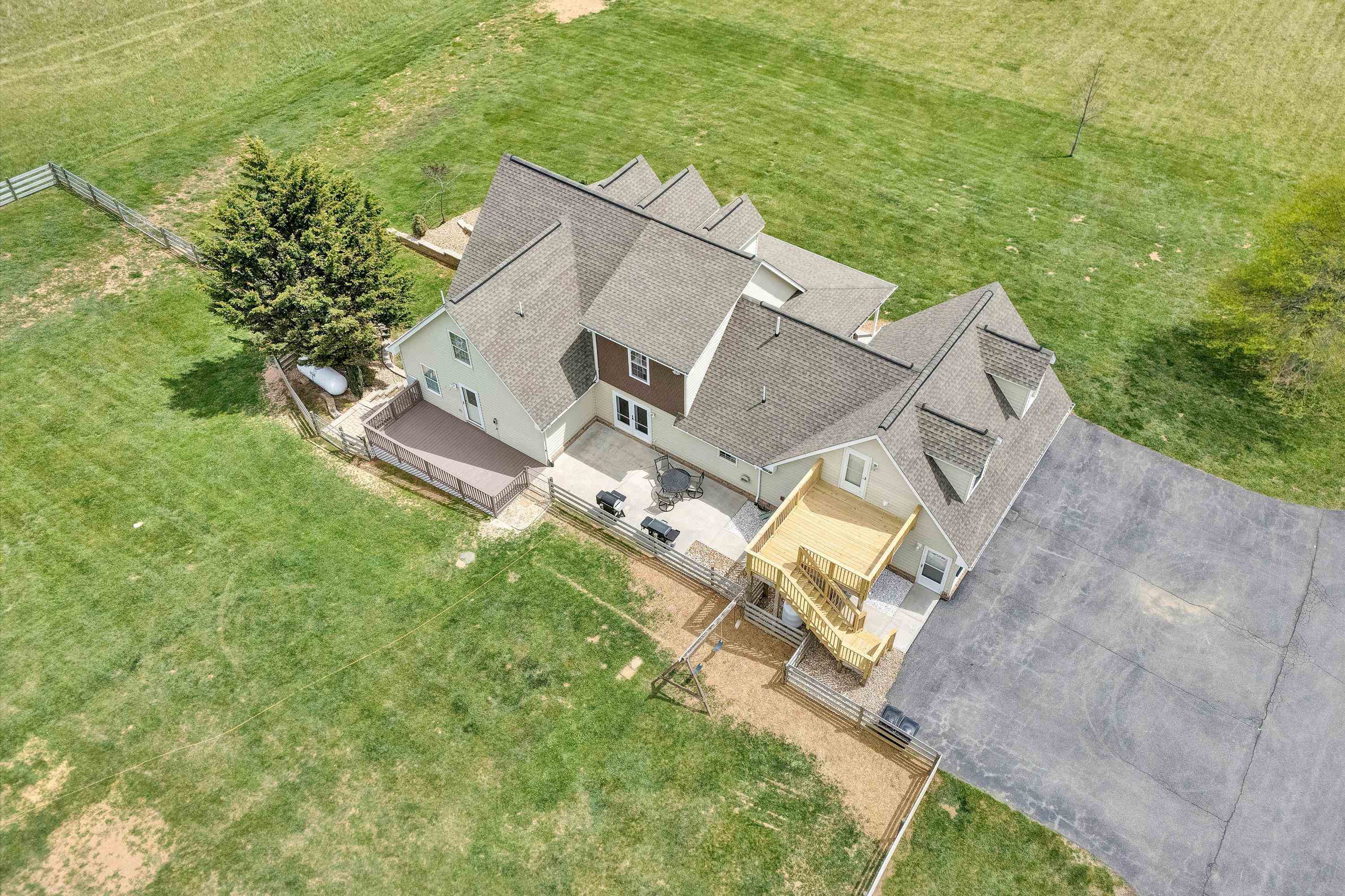 1757 Daniels Run Road NE Check VA 24072