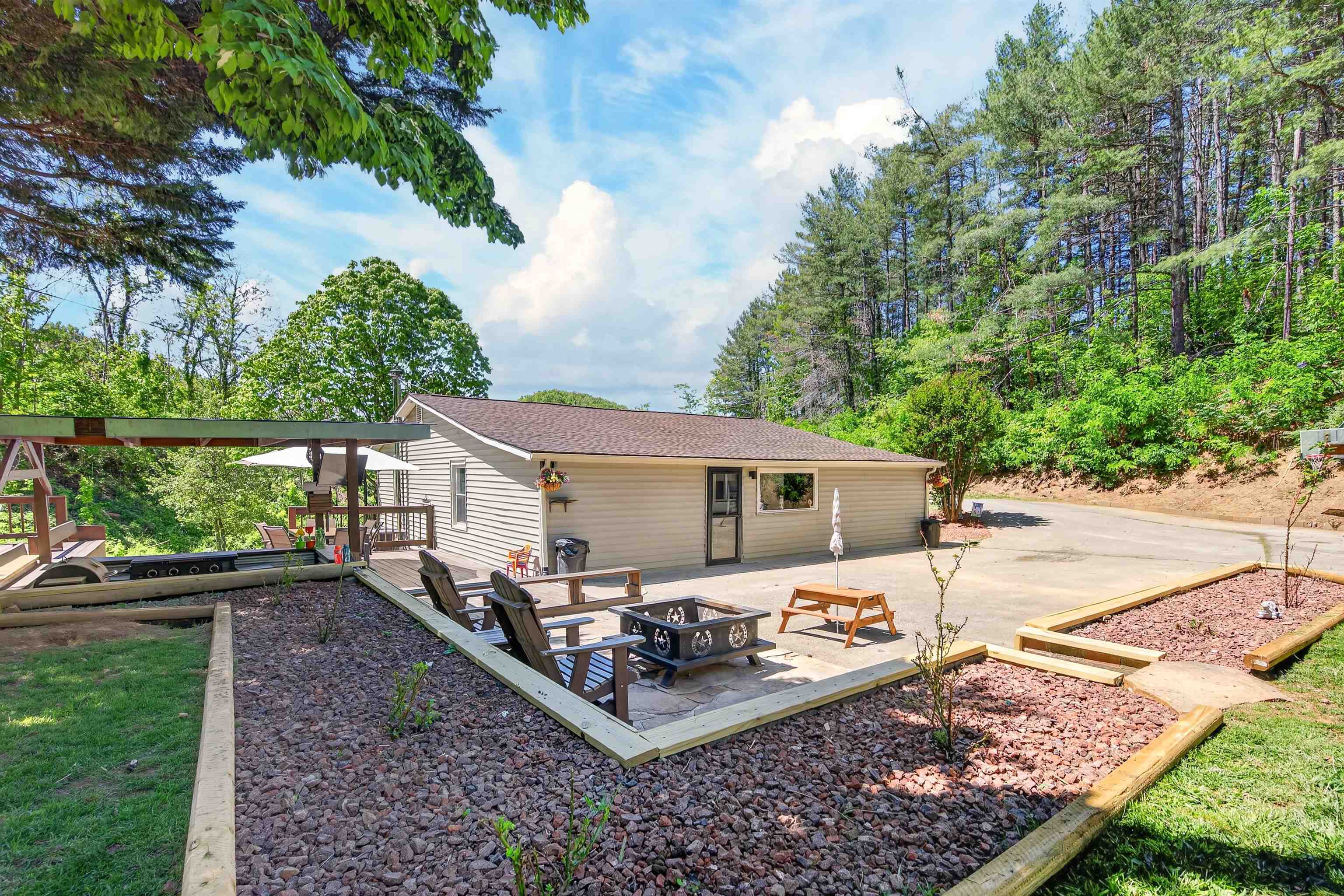 1033 Friendship Road Shawsville VA 24162