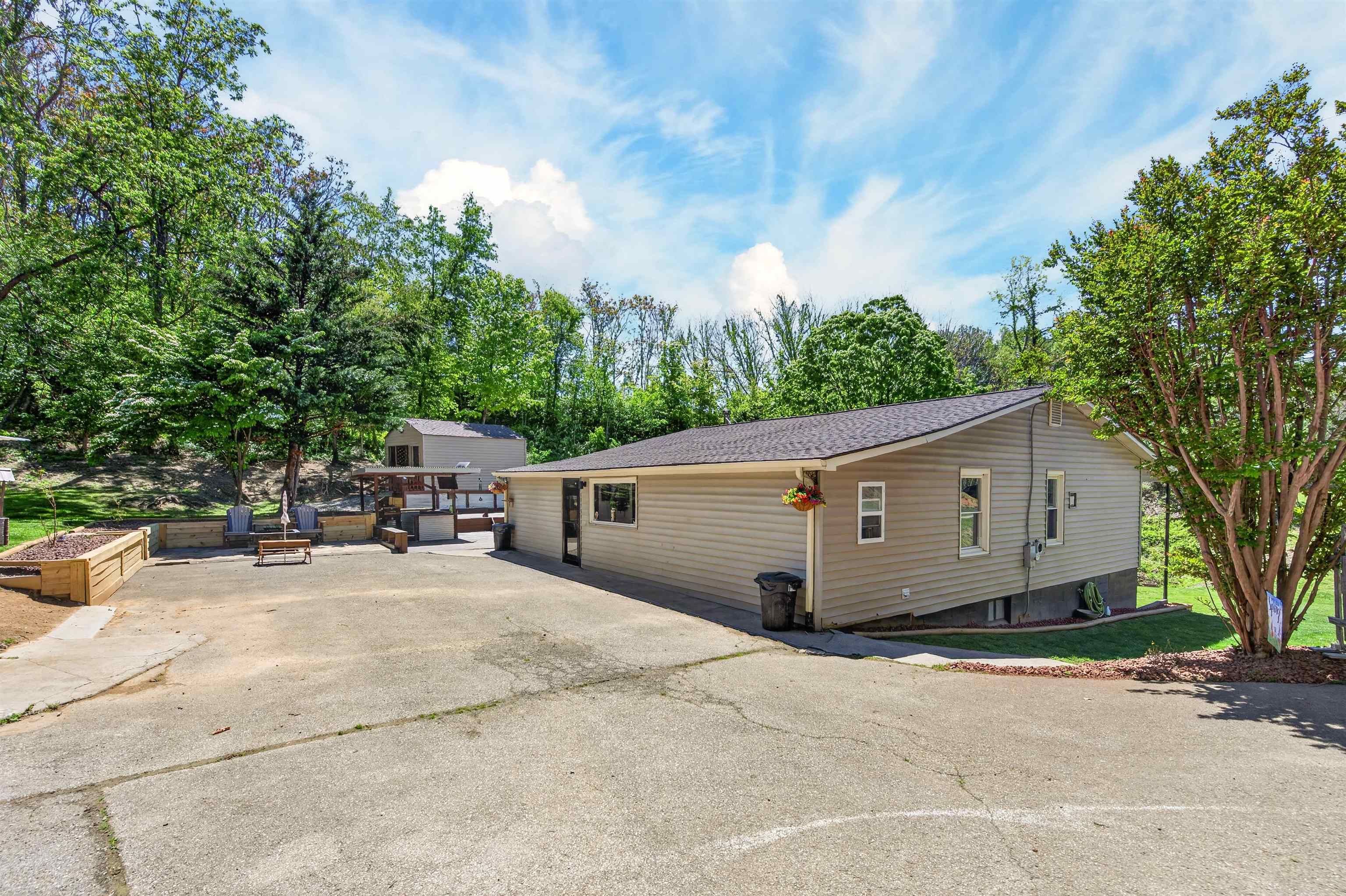 1033 Friendship Road Shawsville VA 24162