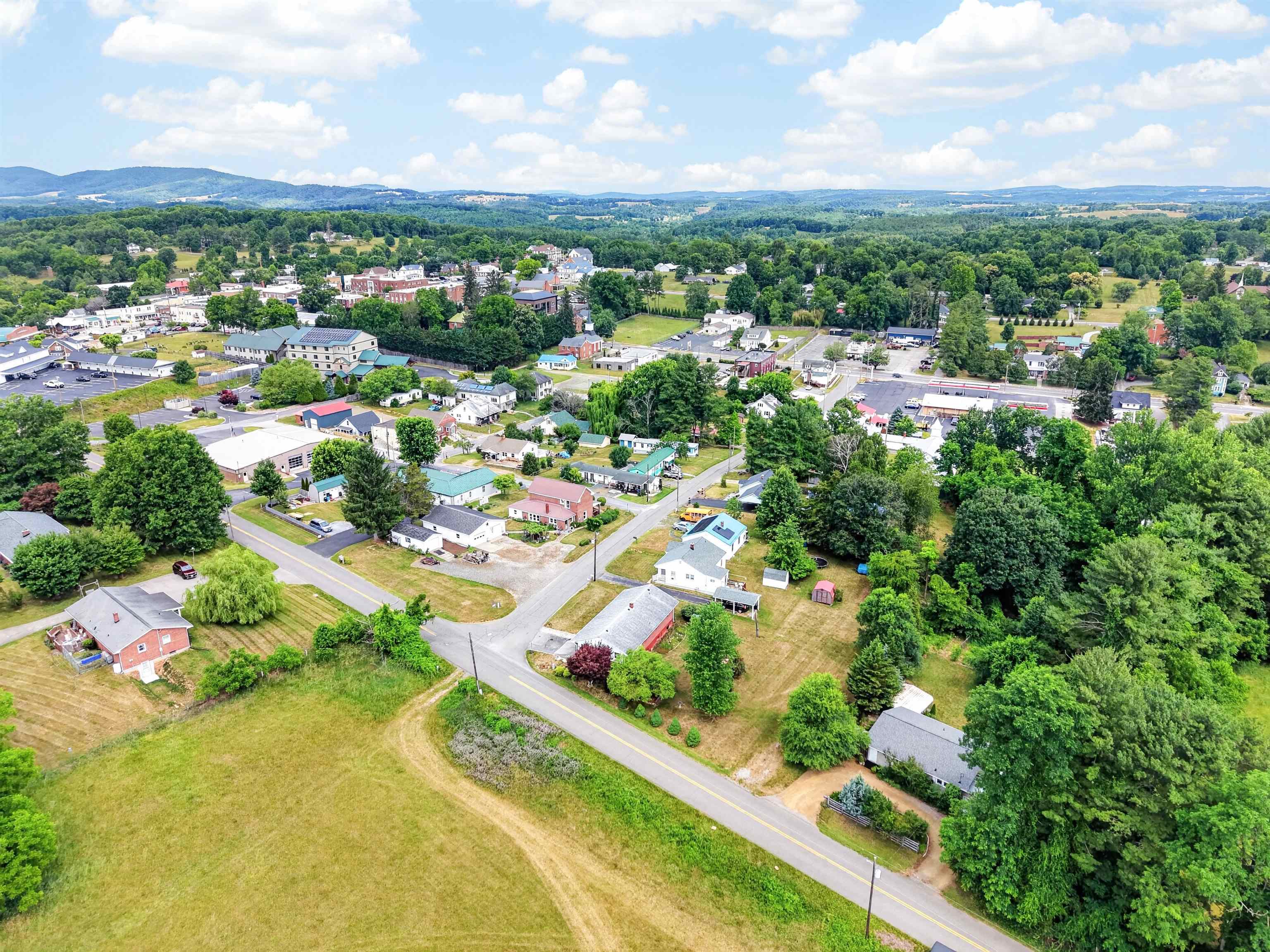 319 Baker Street SE Floyd VA 24091