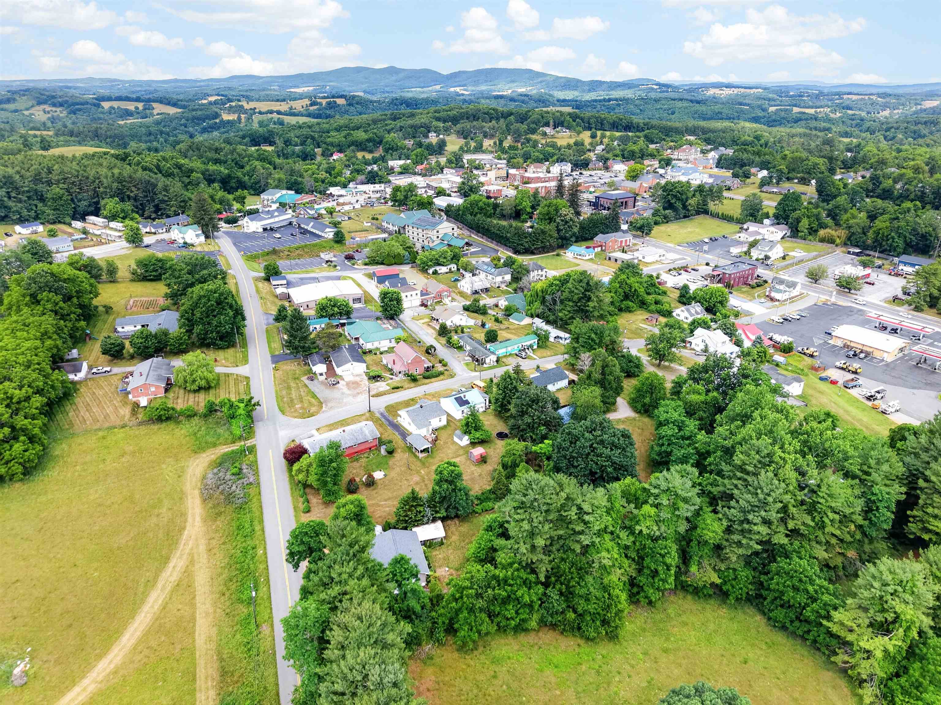 319 Baker Street SE Floyd VA 24091