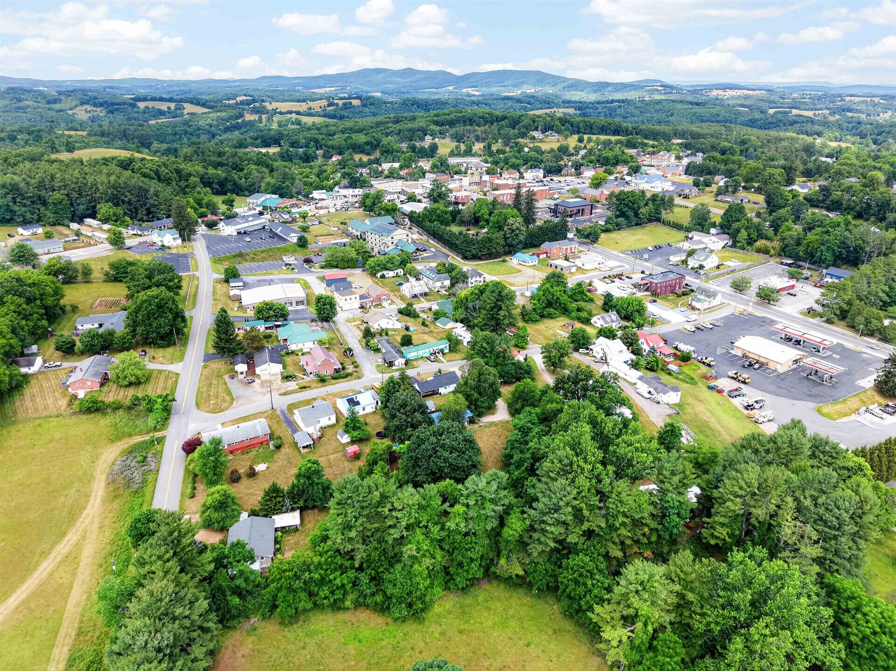 319 Baker Street SE Floyd VA 24091