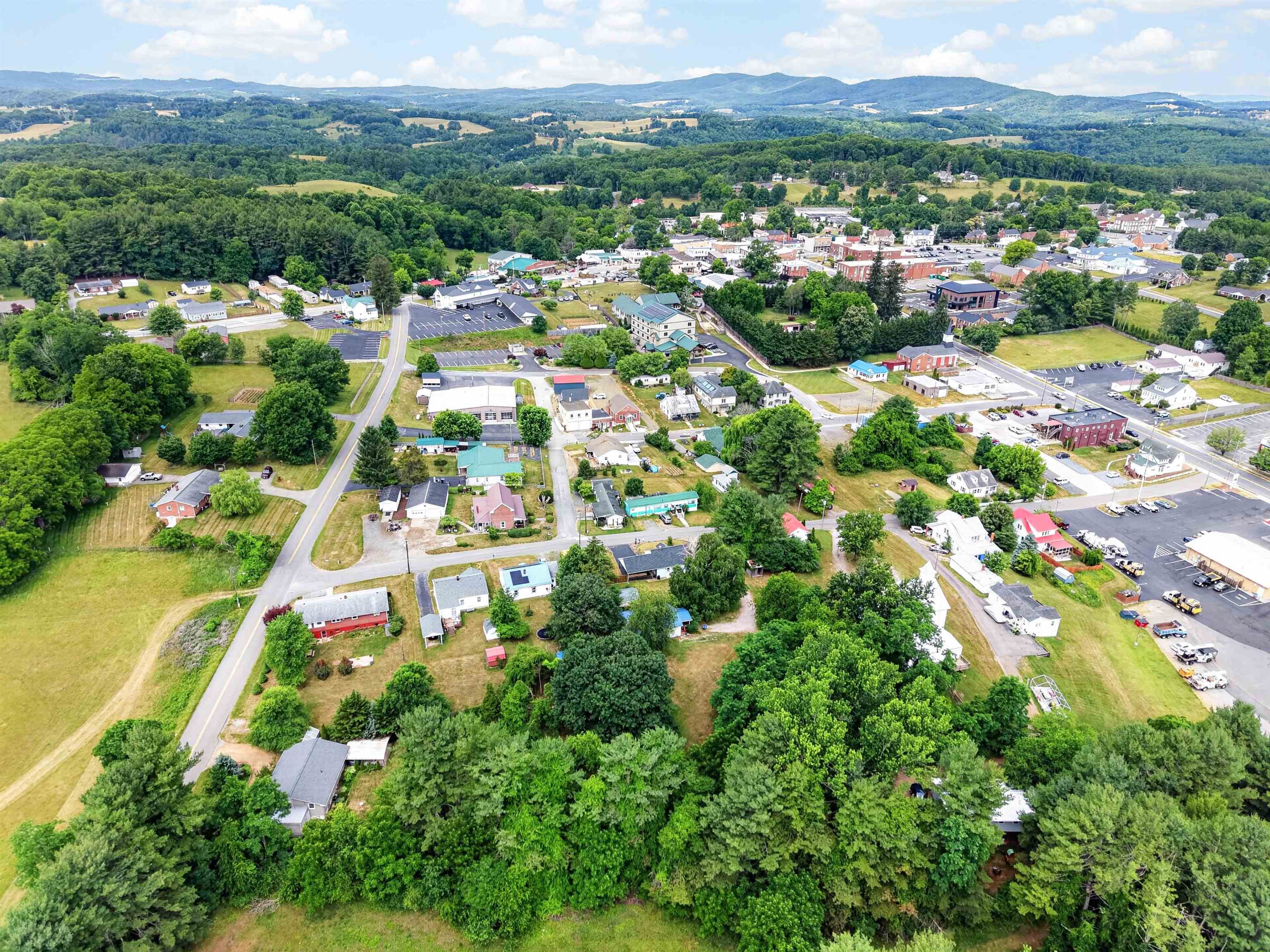 319 Baker Street SE Floyd VA 24091