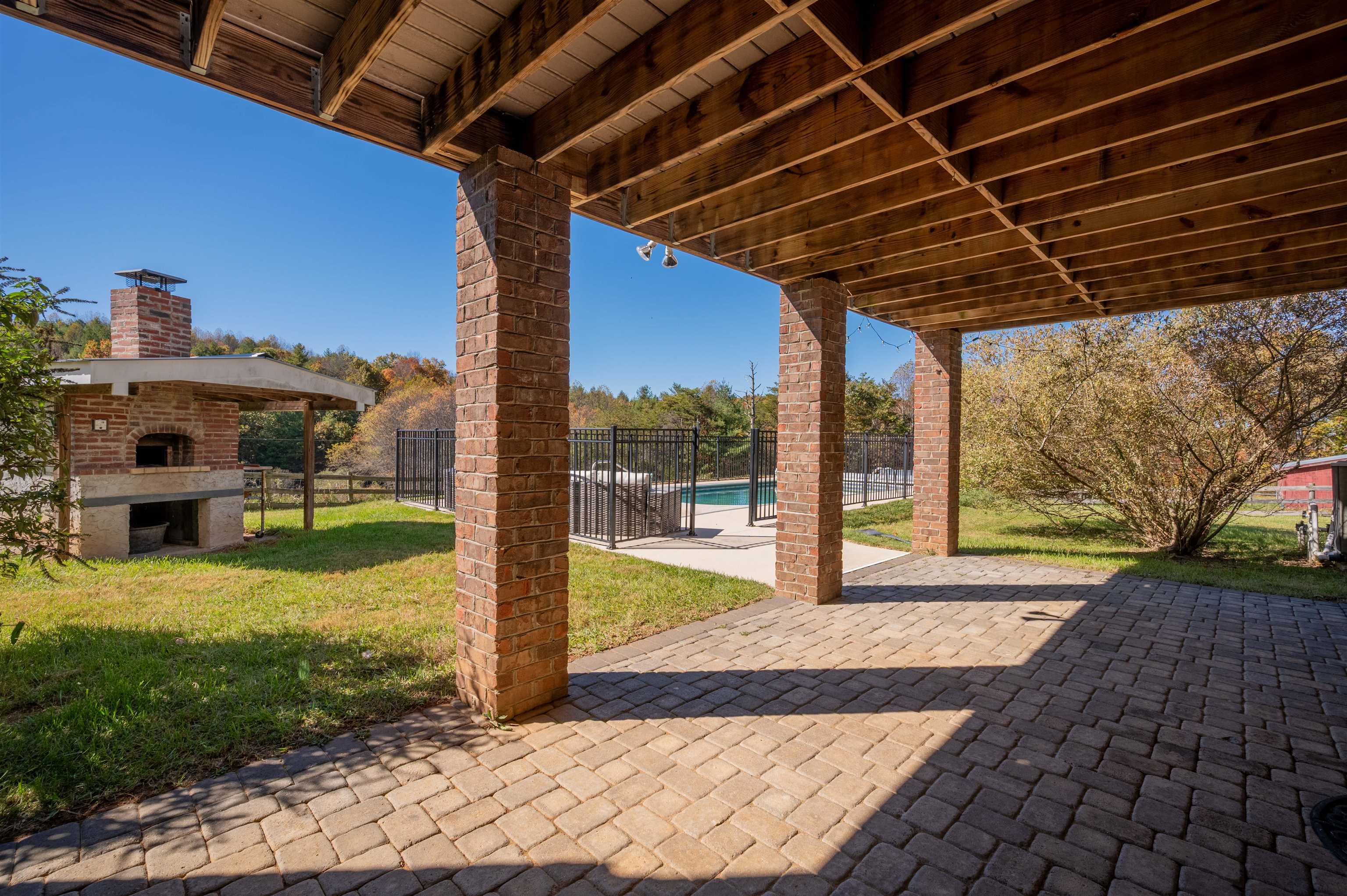 254 Dusty Mile Road NW Willis VA 24380