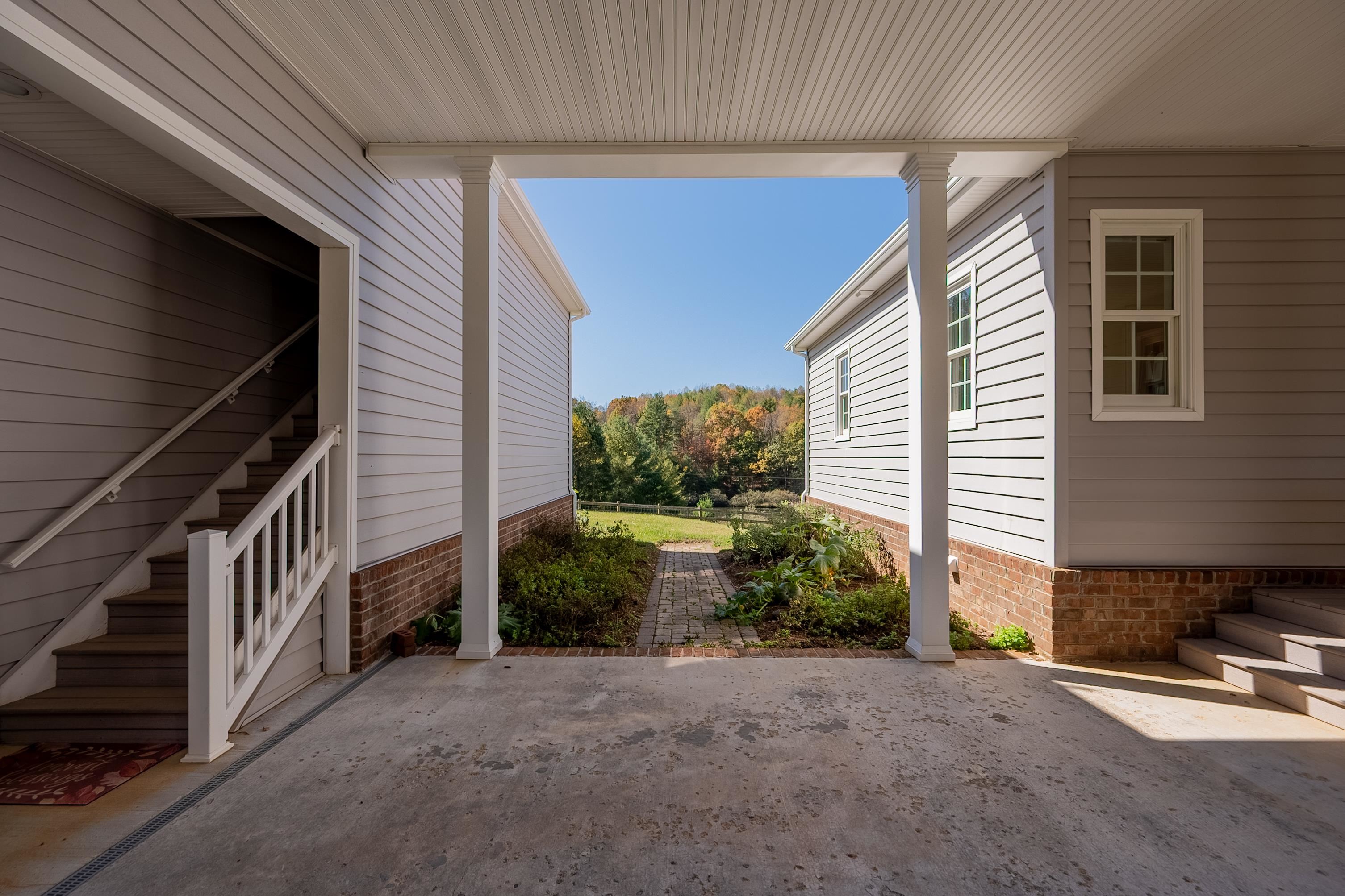 254 Dusty Mile Road NW Willis VA 24380