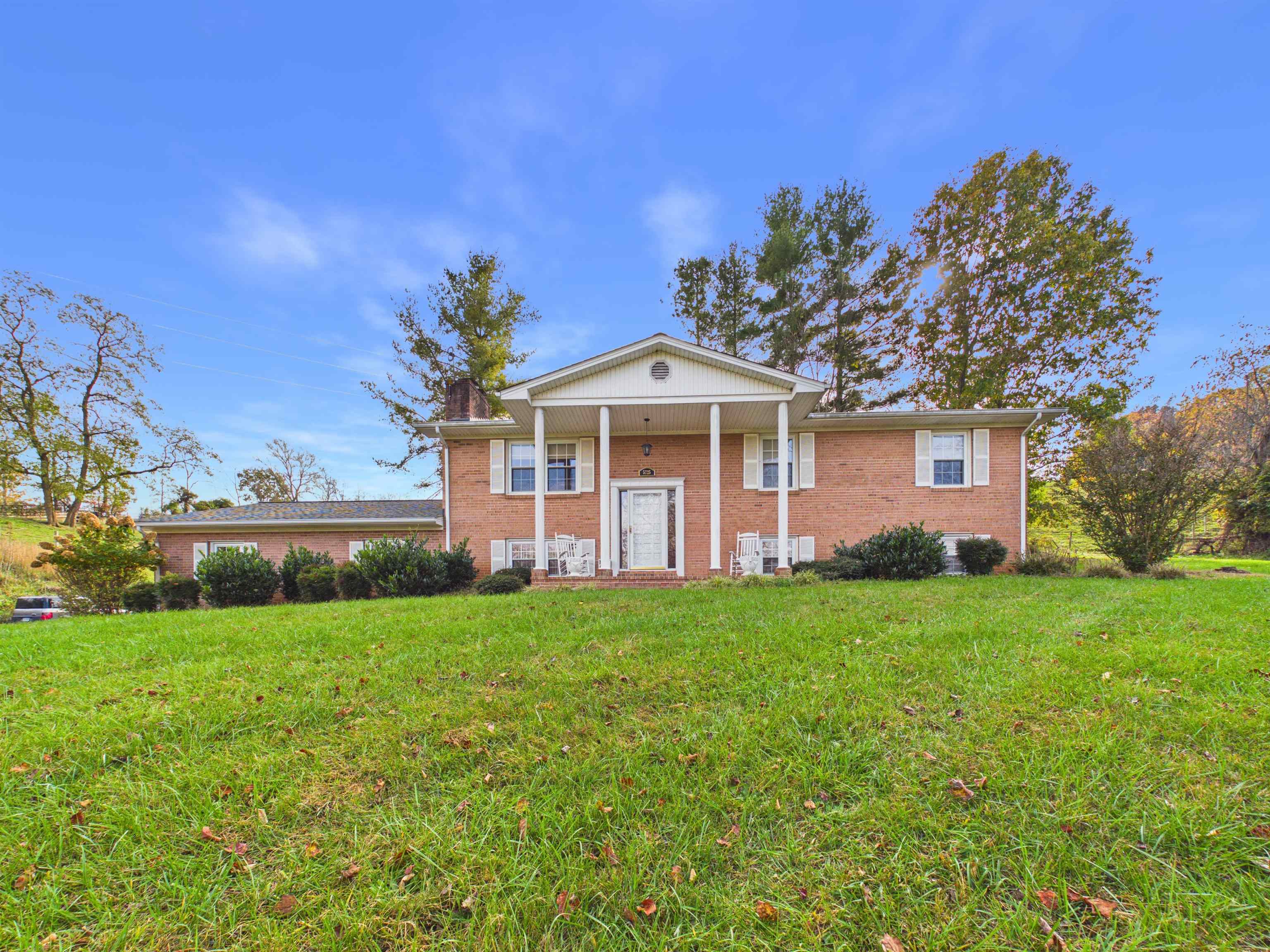 5725 Graysontown Road Radford VA 24141