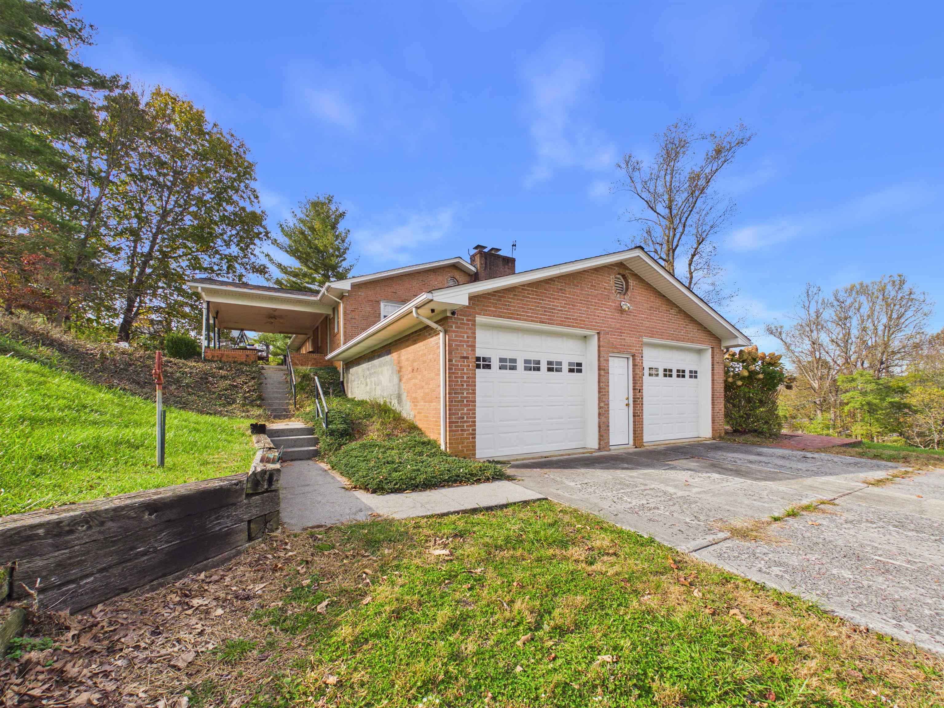 5725 Graysontown Road Radford VA 24141