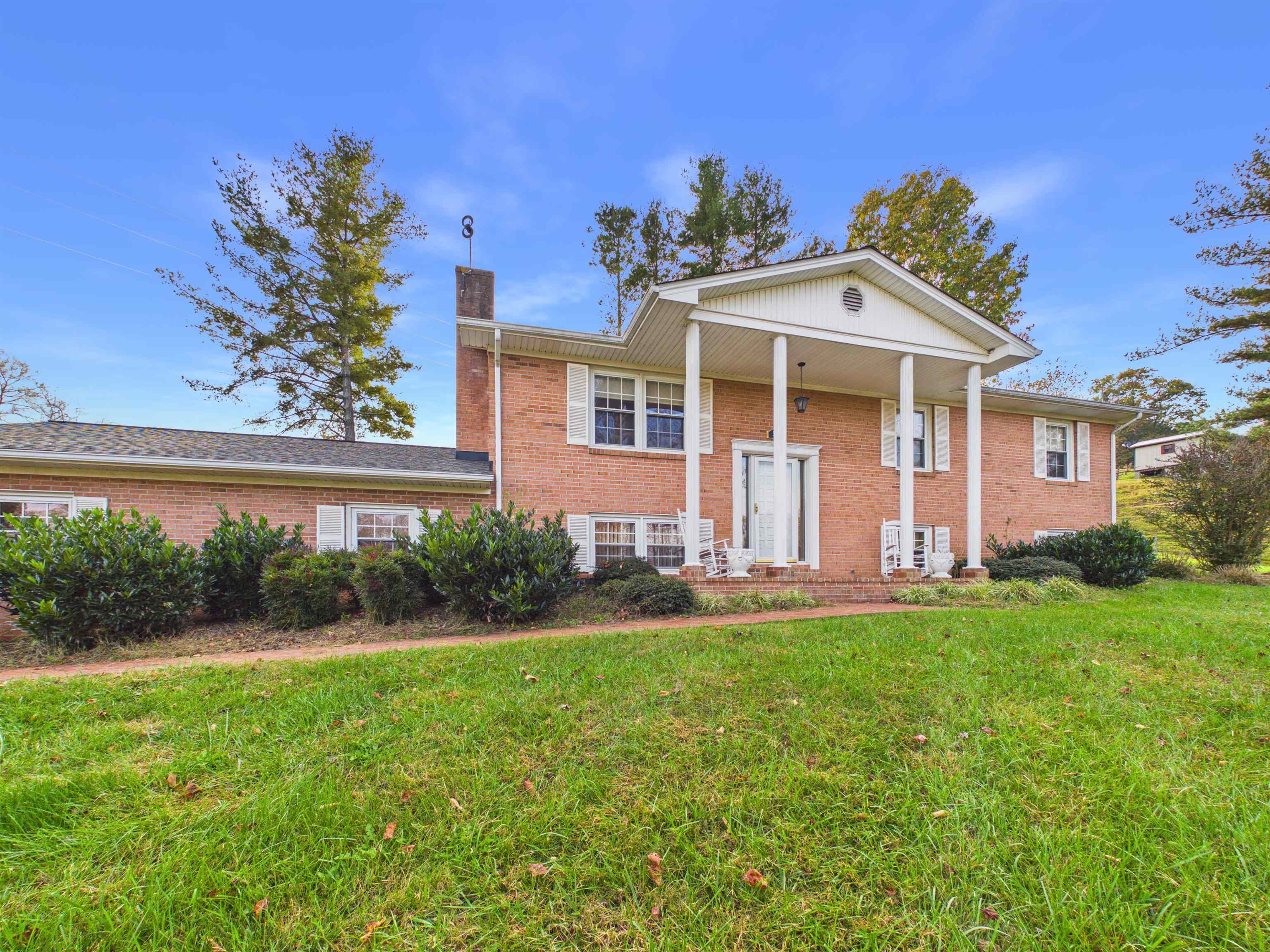 5725 Graysontown Road Radford VA 24141