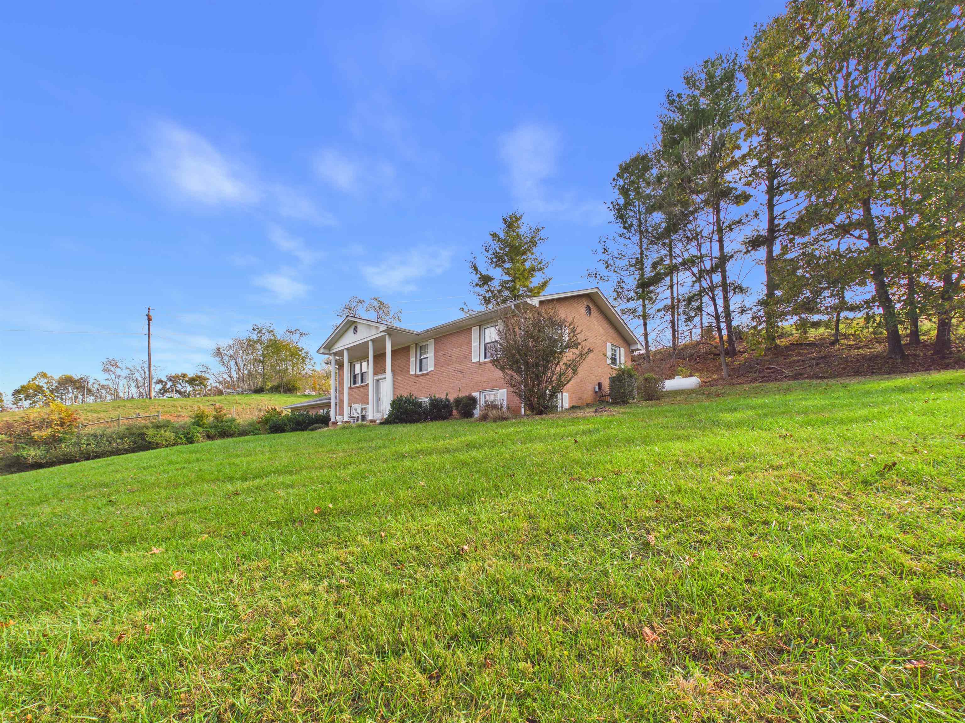 5725 Graysontown Road Radford VA 24141