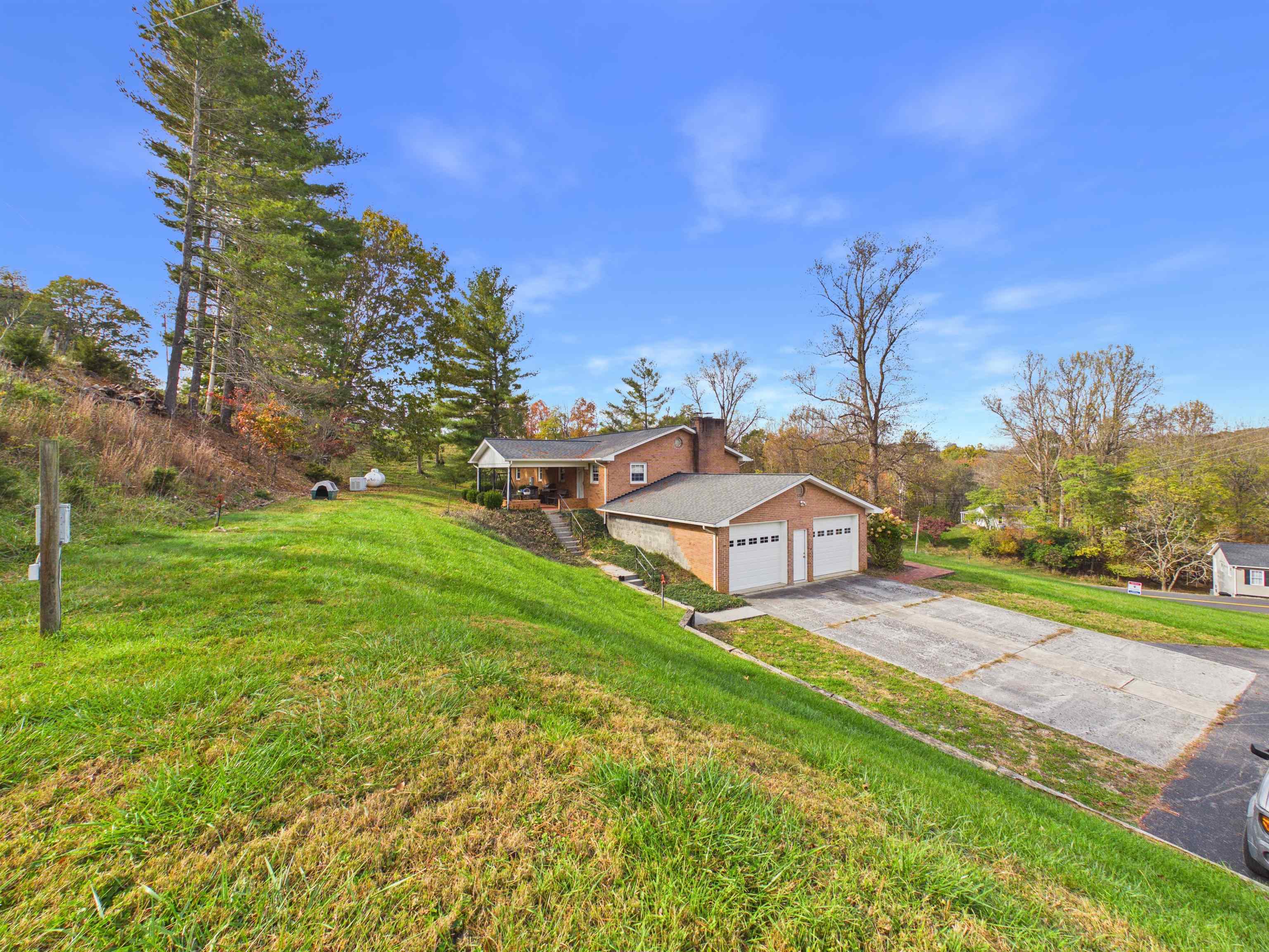 5725 Graysontown Road Radford VA 24141