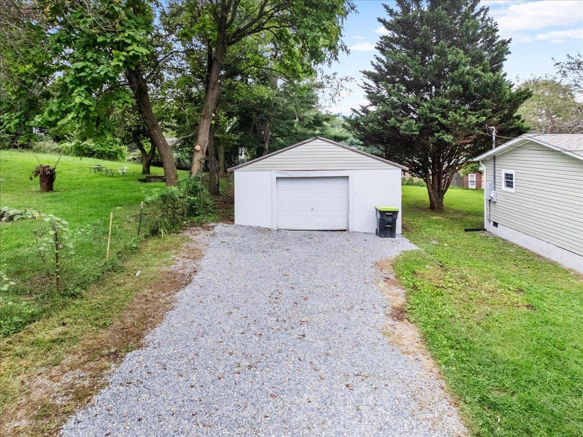 956 Ward Lane Pulaski VA 24301
