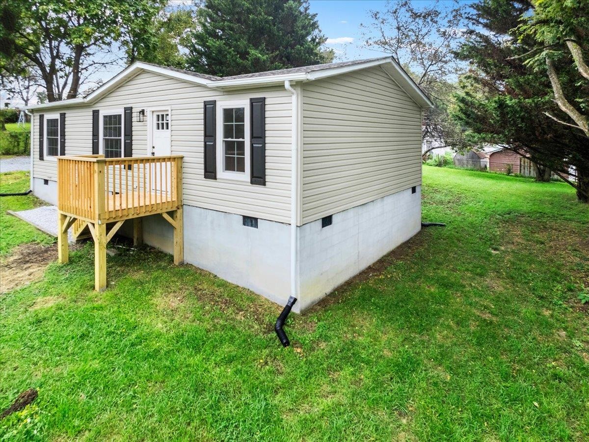 956 Ward Lane Pulaski VA 24301