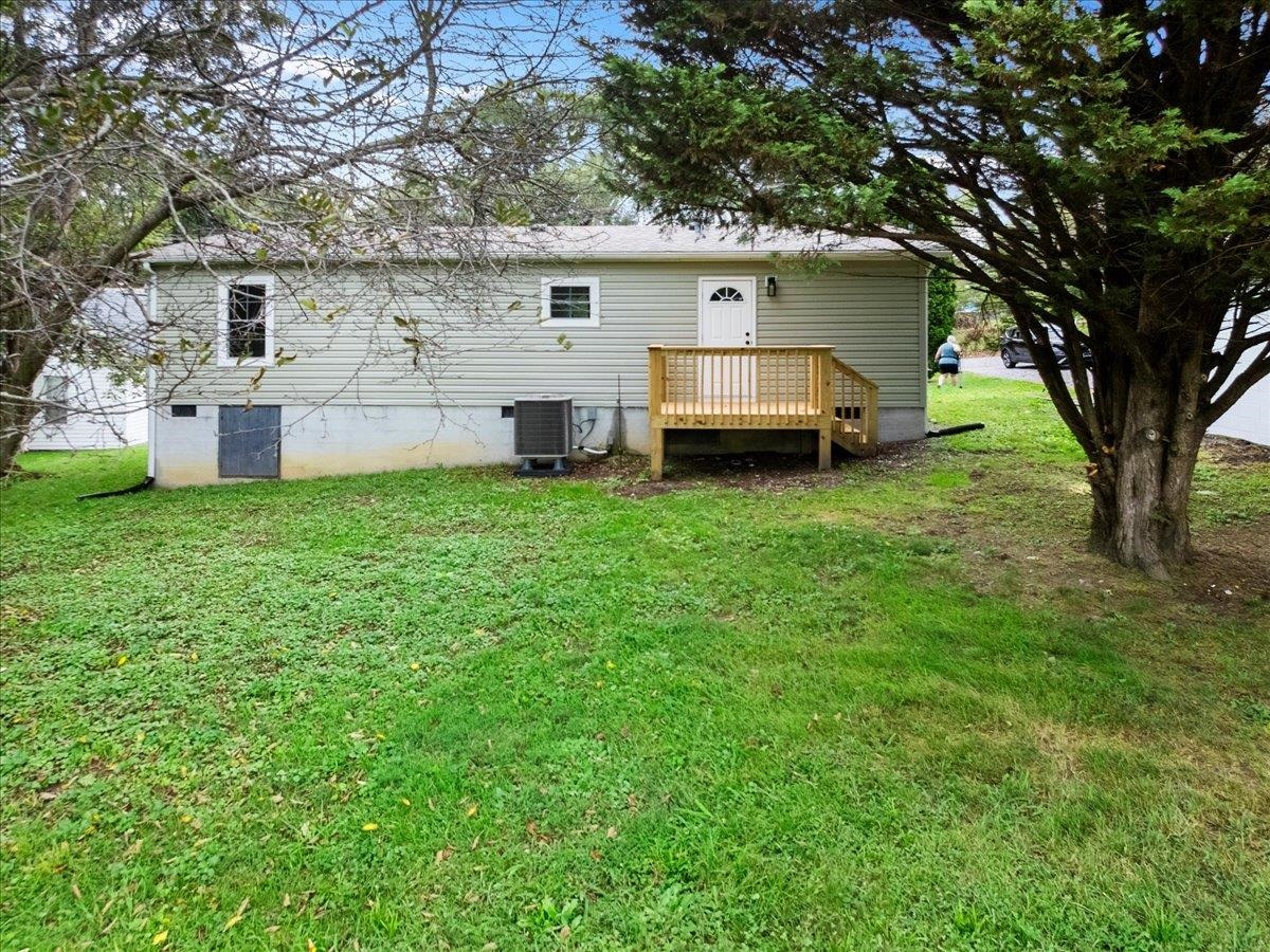 956 Ward Lane Pulaski VA 24301