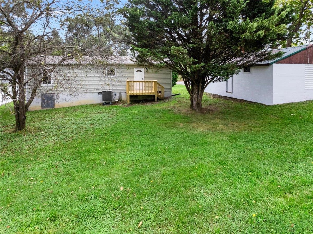 956 Ward Lane Pulaski VA 24301
