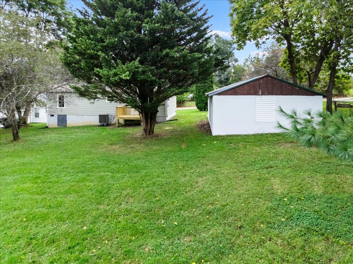 956 Ward Lane Pulaski VA 24301