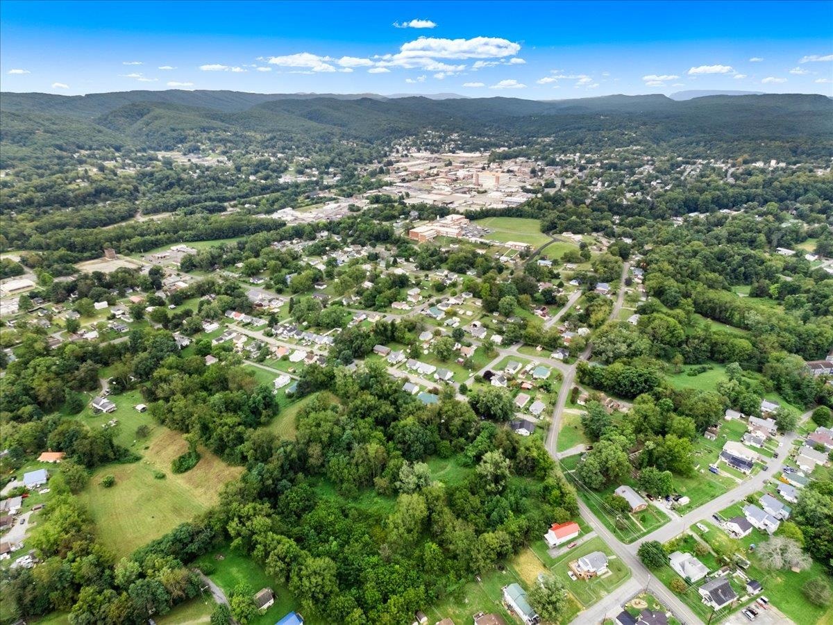 956 Ward Lane Pulaski VA 24301