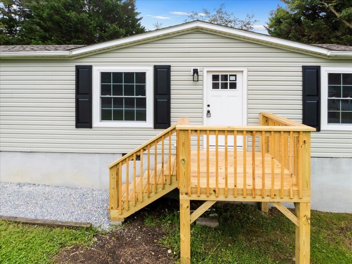 956 Ward Lane Pulaski VA 24301