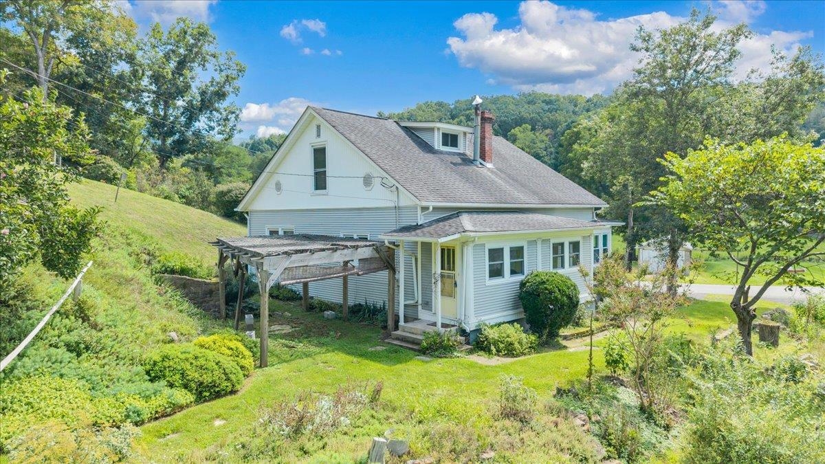 225 Bear Springs Road Pearisburg VA 24134