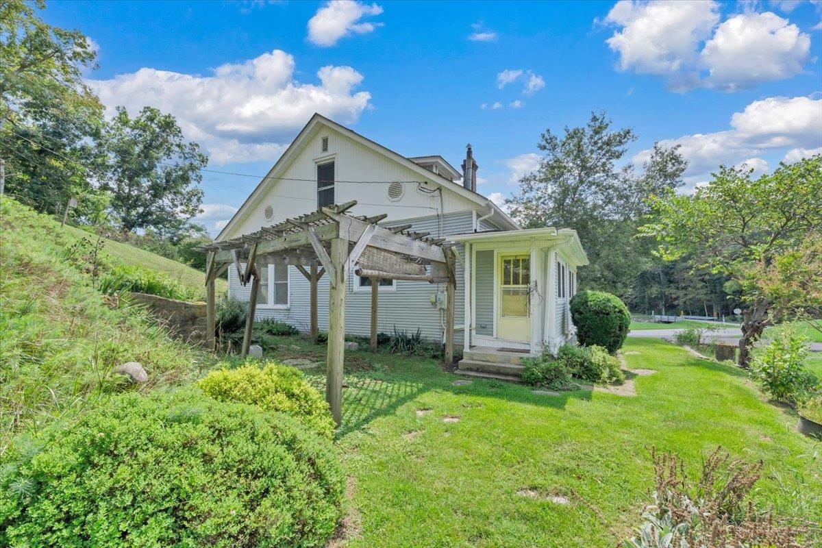 225 Bear Springs Road Pearisburg VA 24134