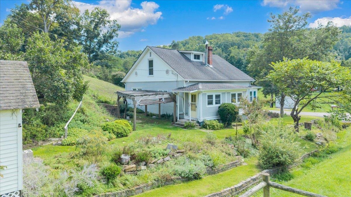 225 Bear Springs Road Pearisburg VA 24134