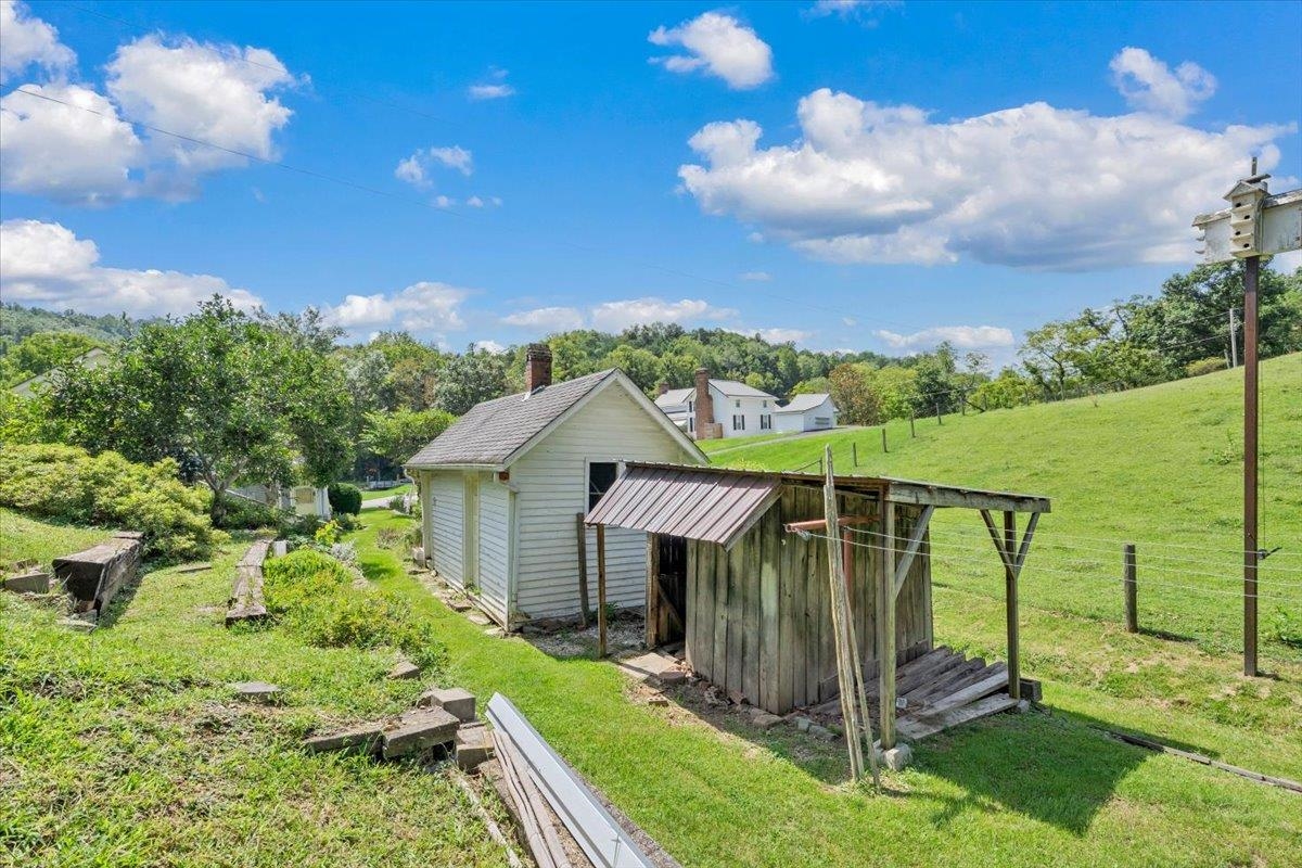 225 Bear Springs Road Pearisburg VA 24134