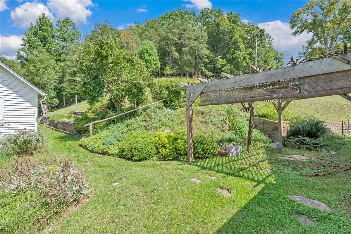 225 Bear Springs Road Pearisburg VA 24134