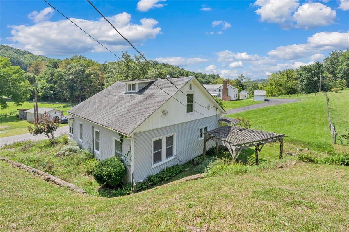 225 Bear Springs Road Pearisburg VA 24134