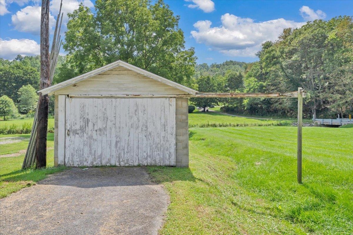225 Bear Springs Road Pearisburg VA 24134