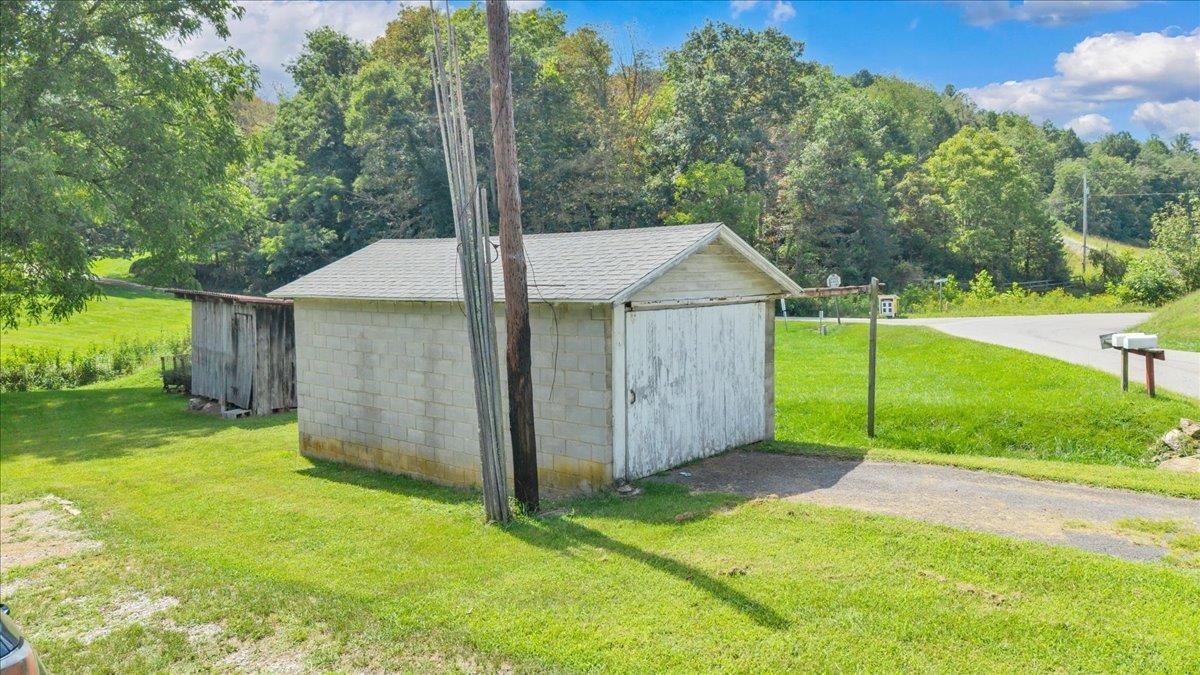 225 Bear Springs Road Pearisburg VA 24134