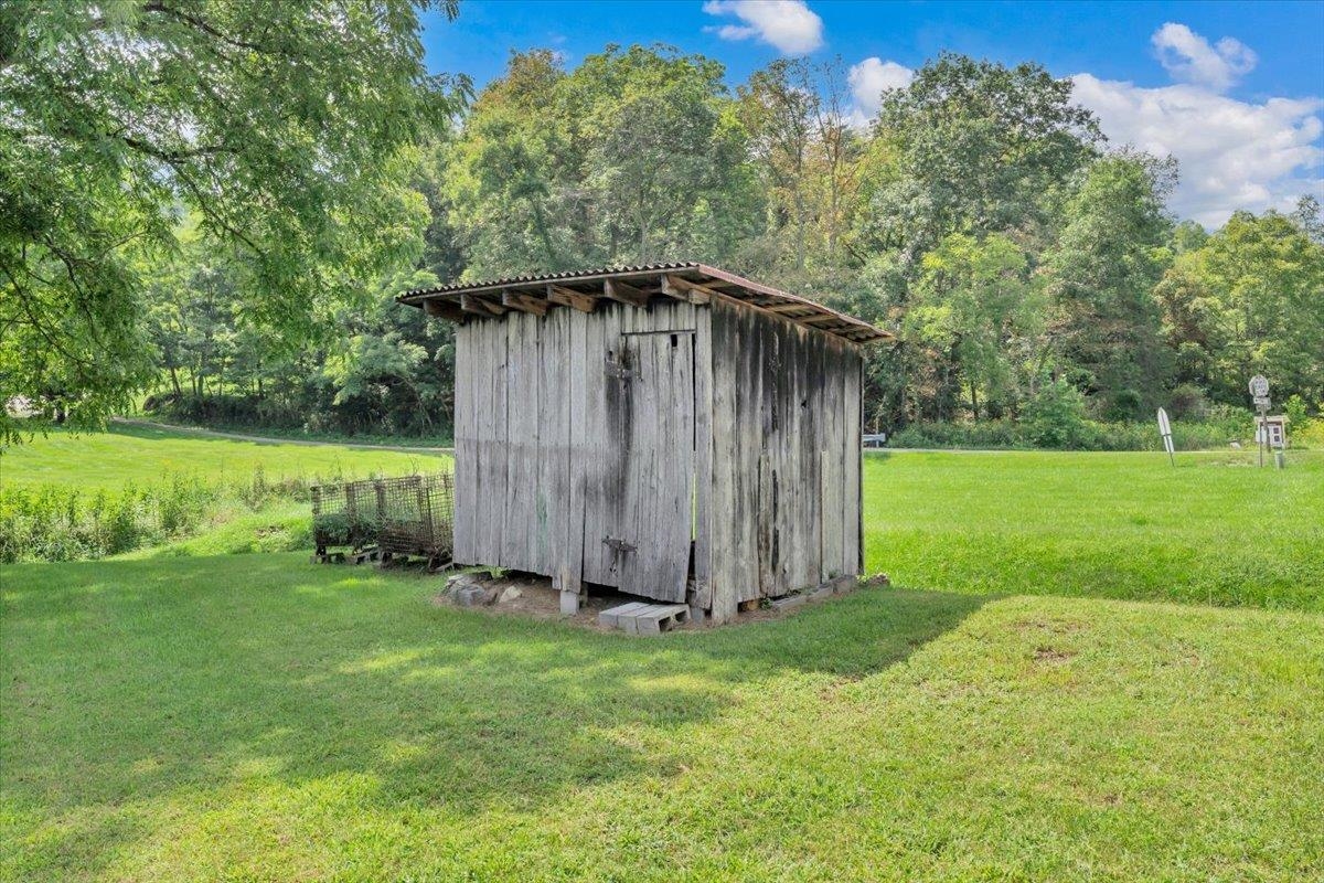 225 Bear Springs Road Pearisburg VA 24134