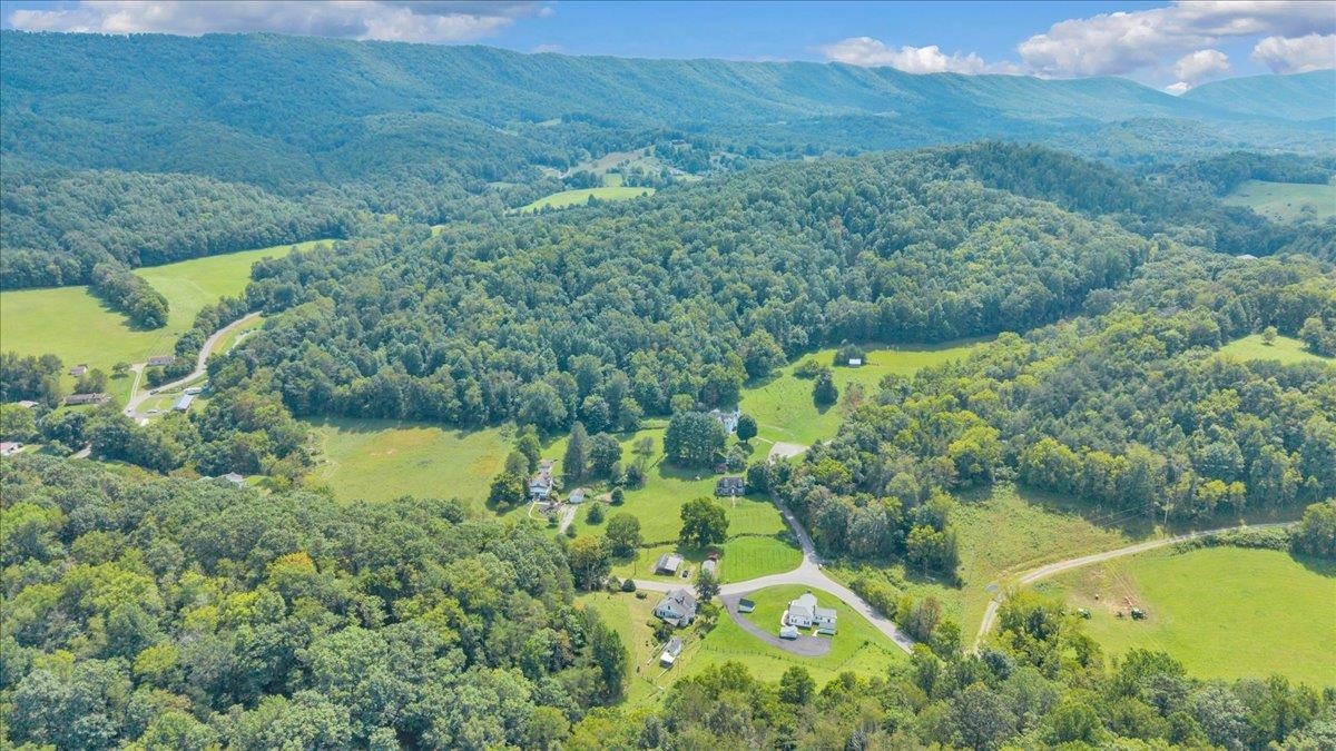 225 Bear Springs Road Pearisburg VA 24134