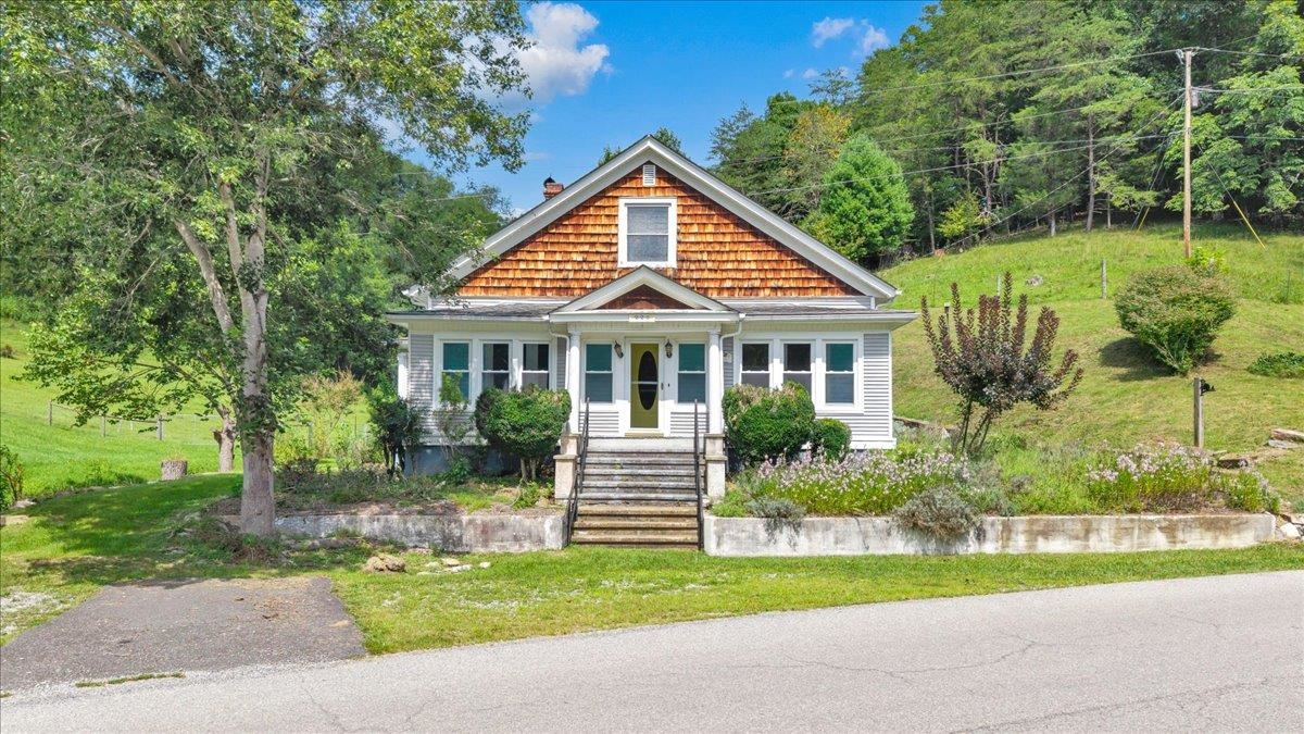 225 Bear Springs Road Pearisburg VA 24134