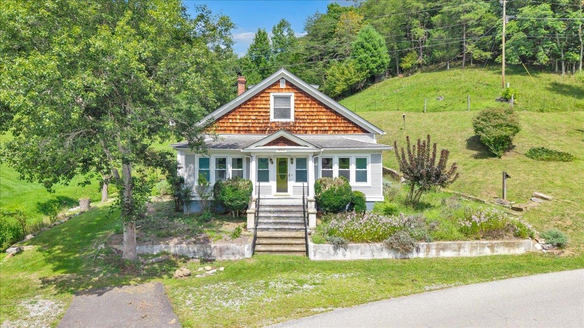 225 Bear Springs Road Pearisburg VA 24134